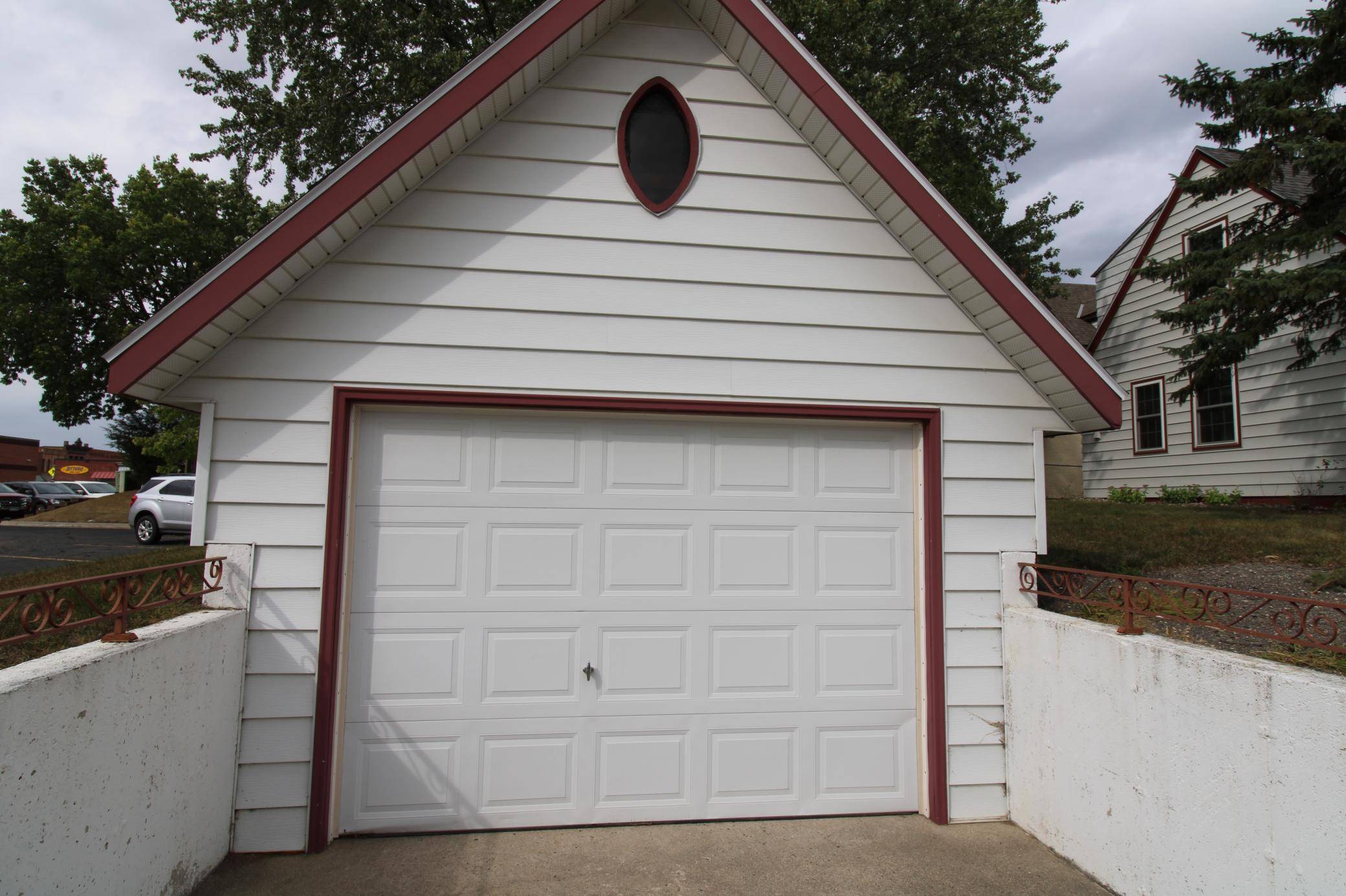 404 5th ST S, Sauk Centre, MN 56378