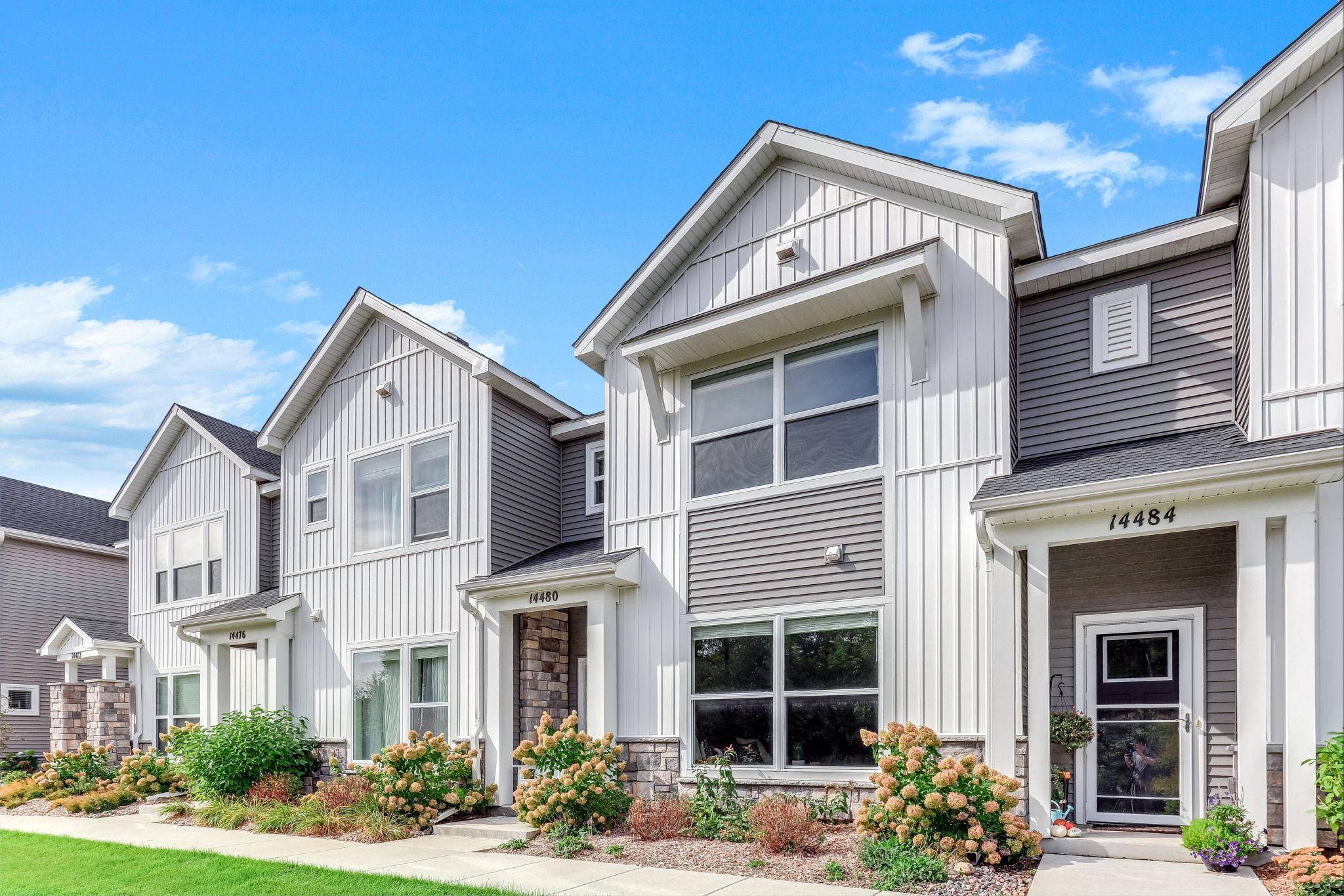 14480 Twin Lakes CIR, Burnsville, MN 55306