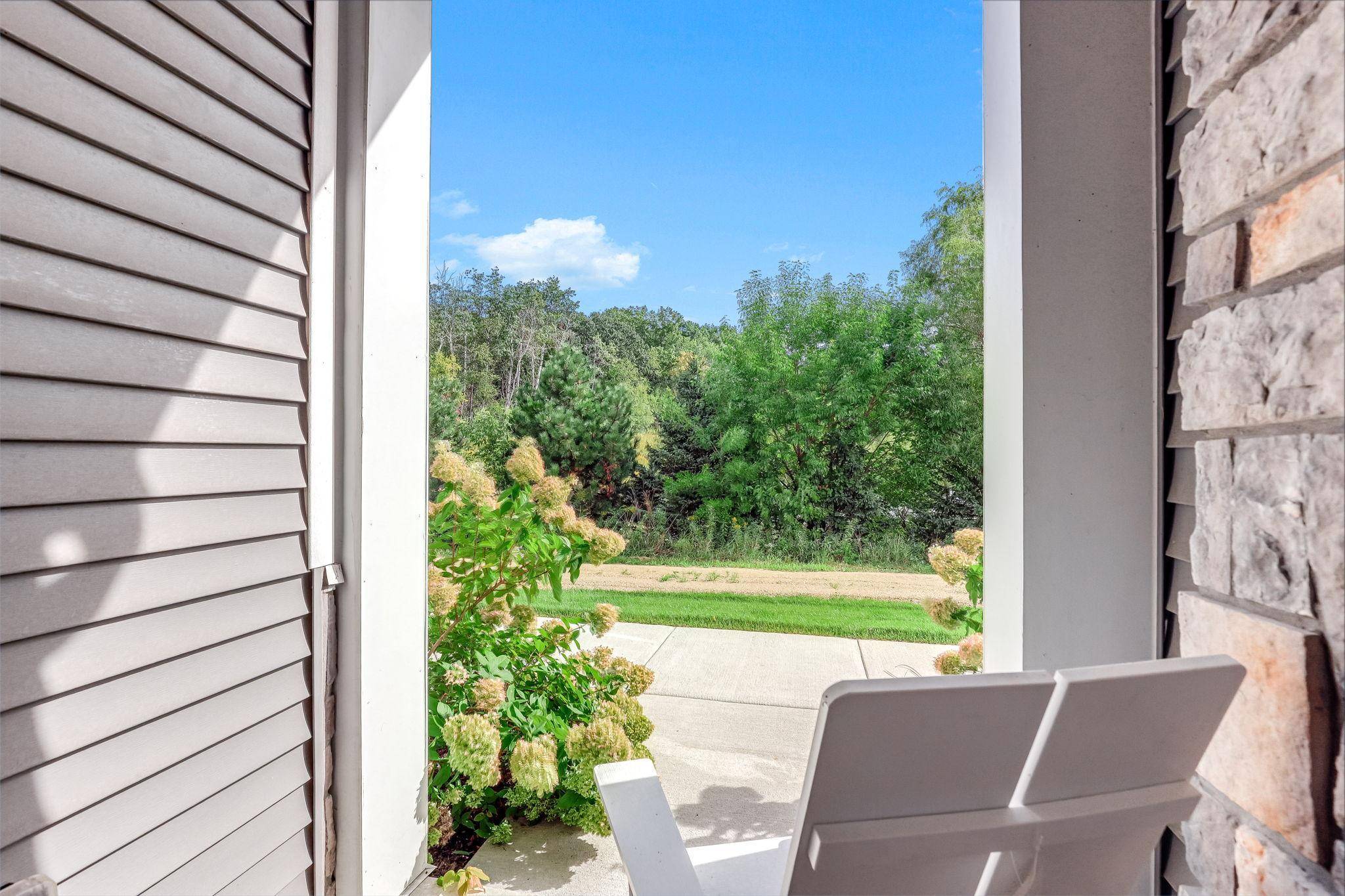 14480 Twin Lakes CIR, Burnsville, MN 55306