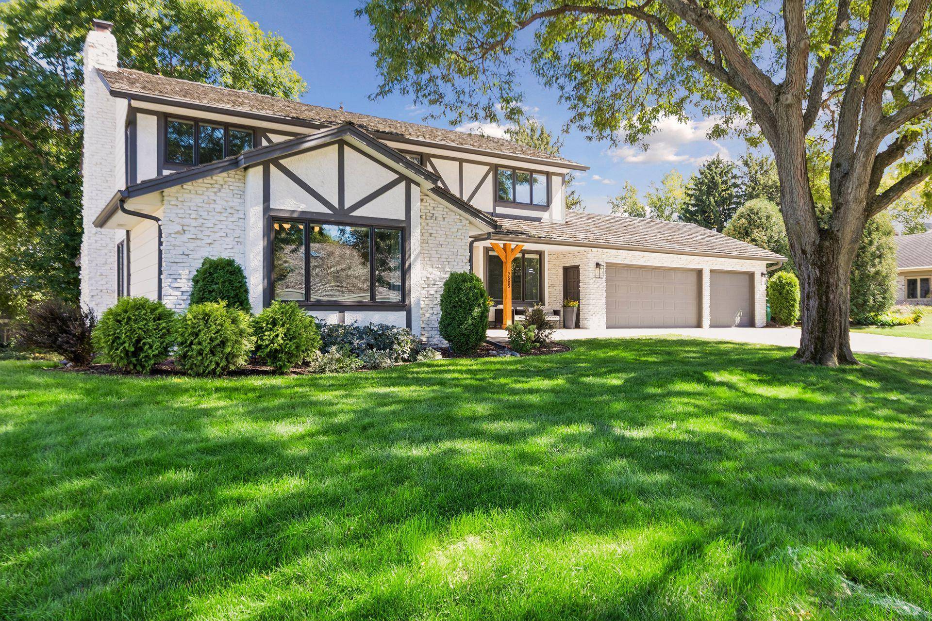 7505 Hyde Park DR, Edina, MN 55439