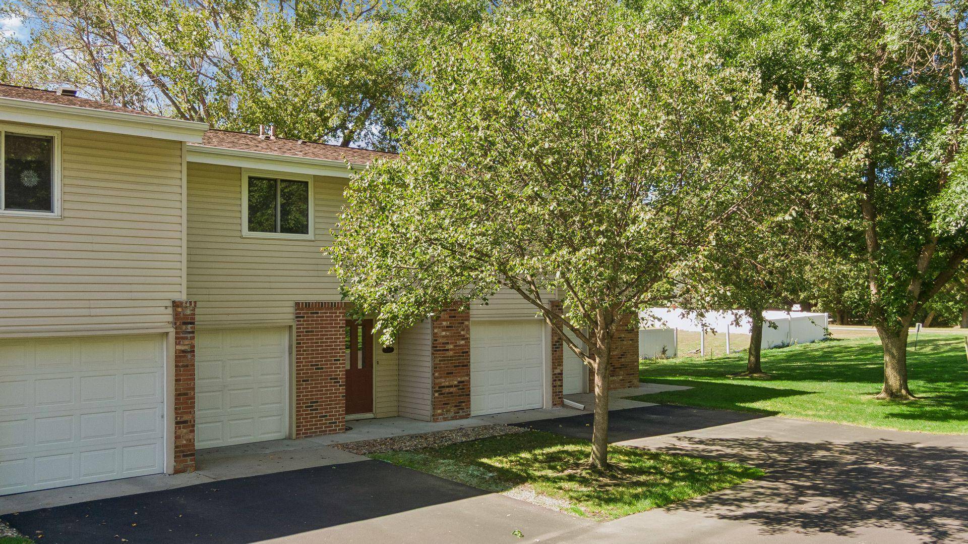 17587 Pond CIR, Eden Prairie, MN 55346