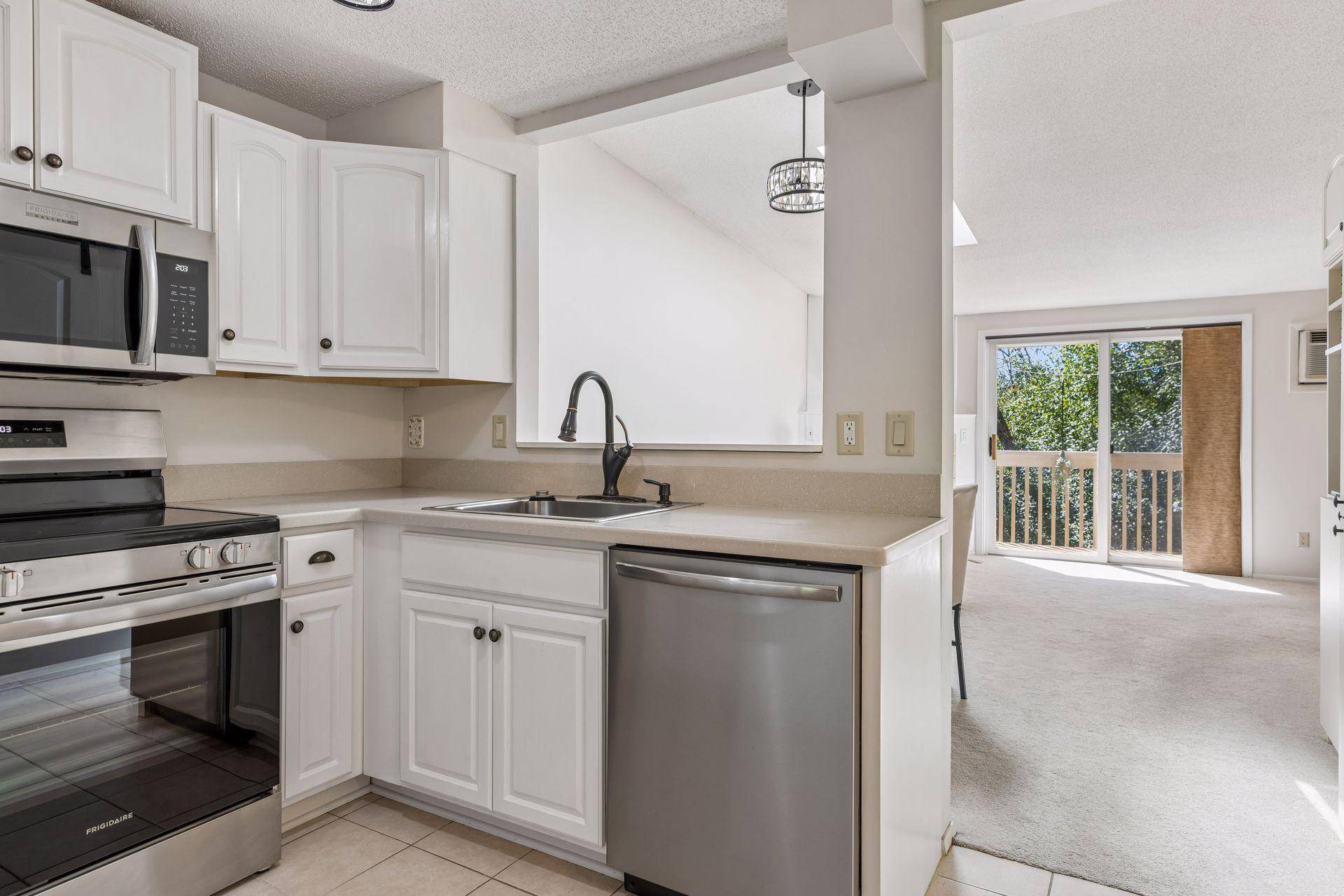 17587 Pond CIR, Eden Prairie, MN 55346