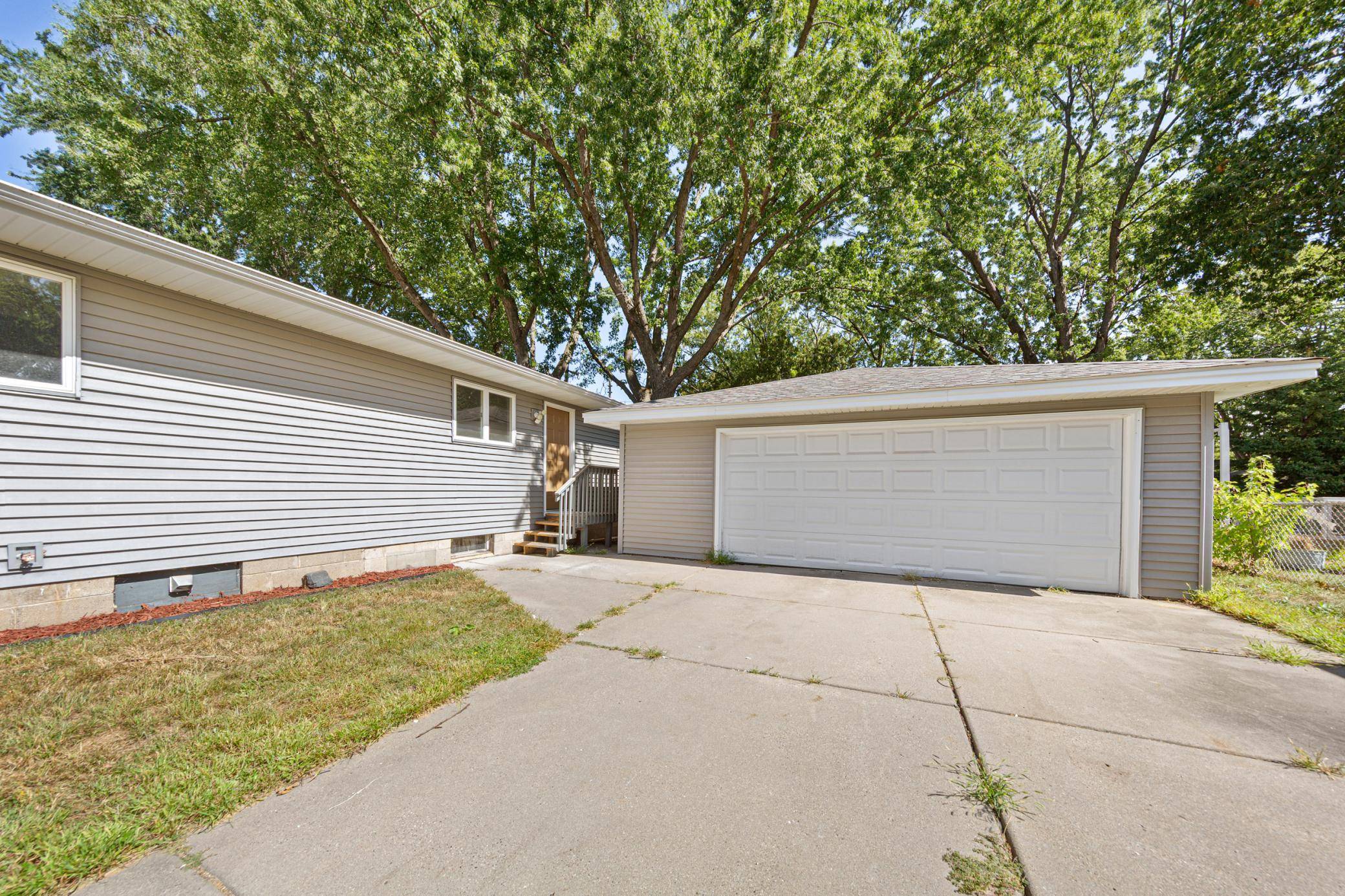 4242 Limestone DR, Eagan, MN 55122