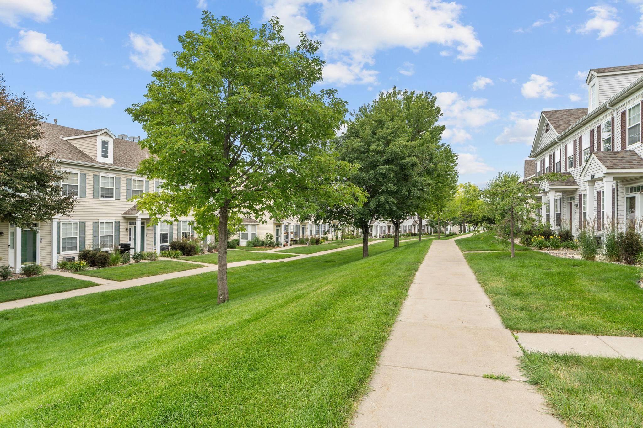 713 Cobblestone WAY, Shakopee, MN 55379