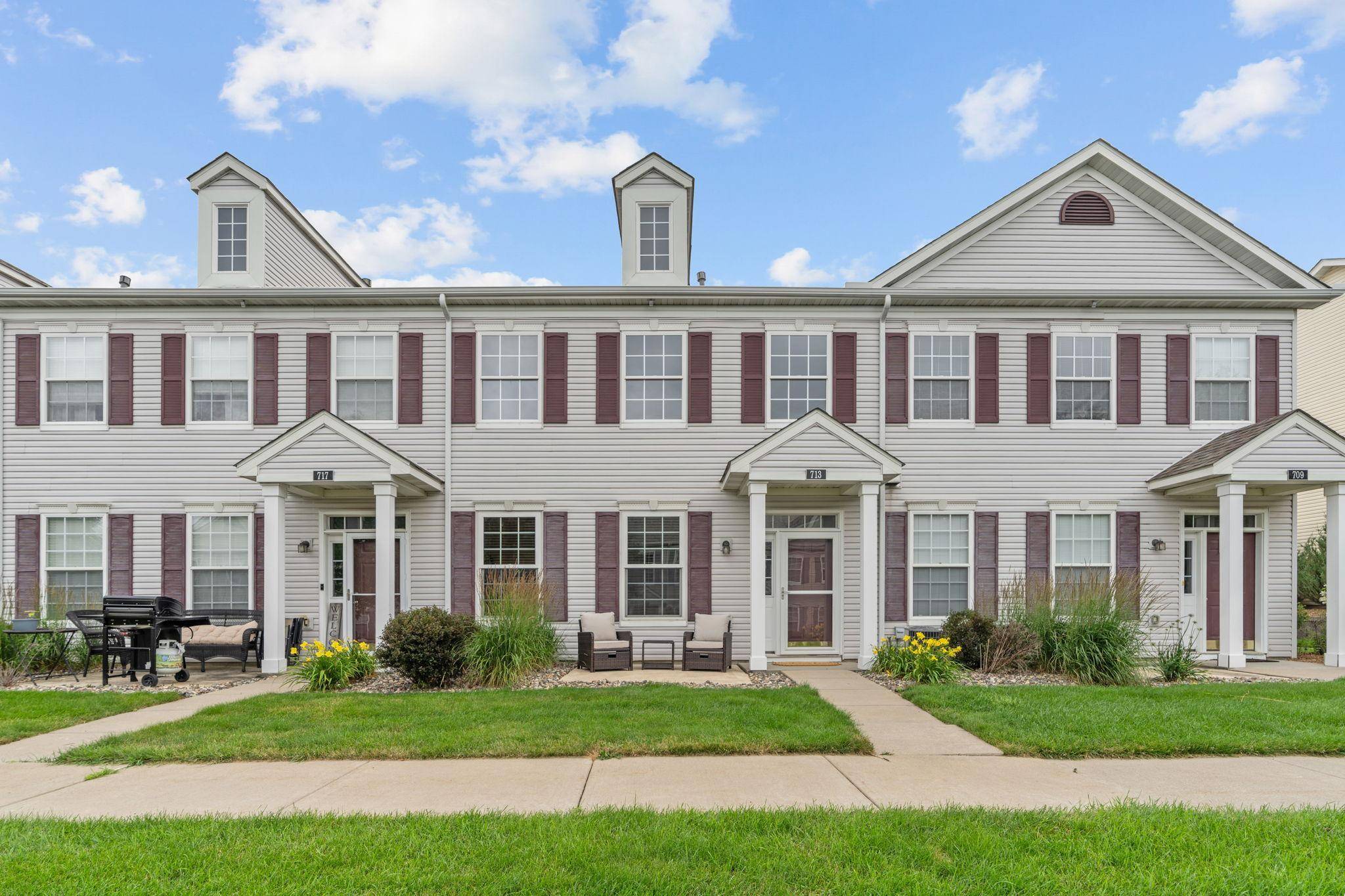 713 Cobblestone WAY, Shakopee, MN 55379