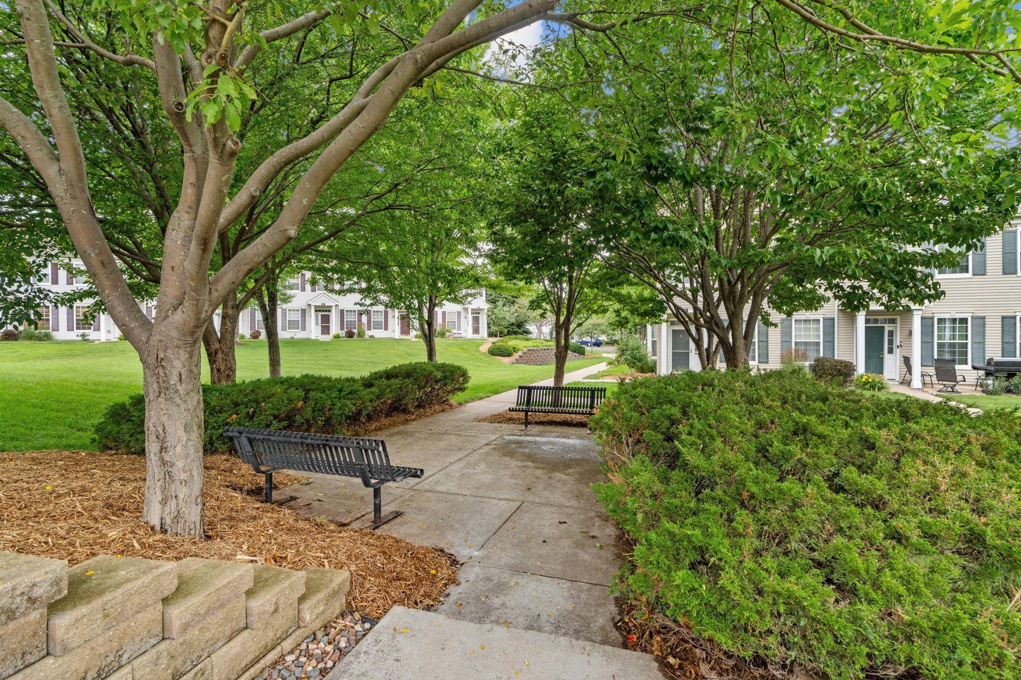 713 Cobblestone WAY, Shakopee, MN 55379