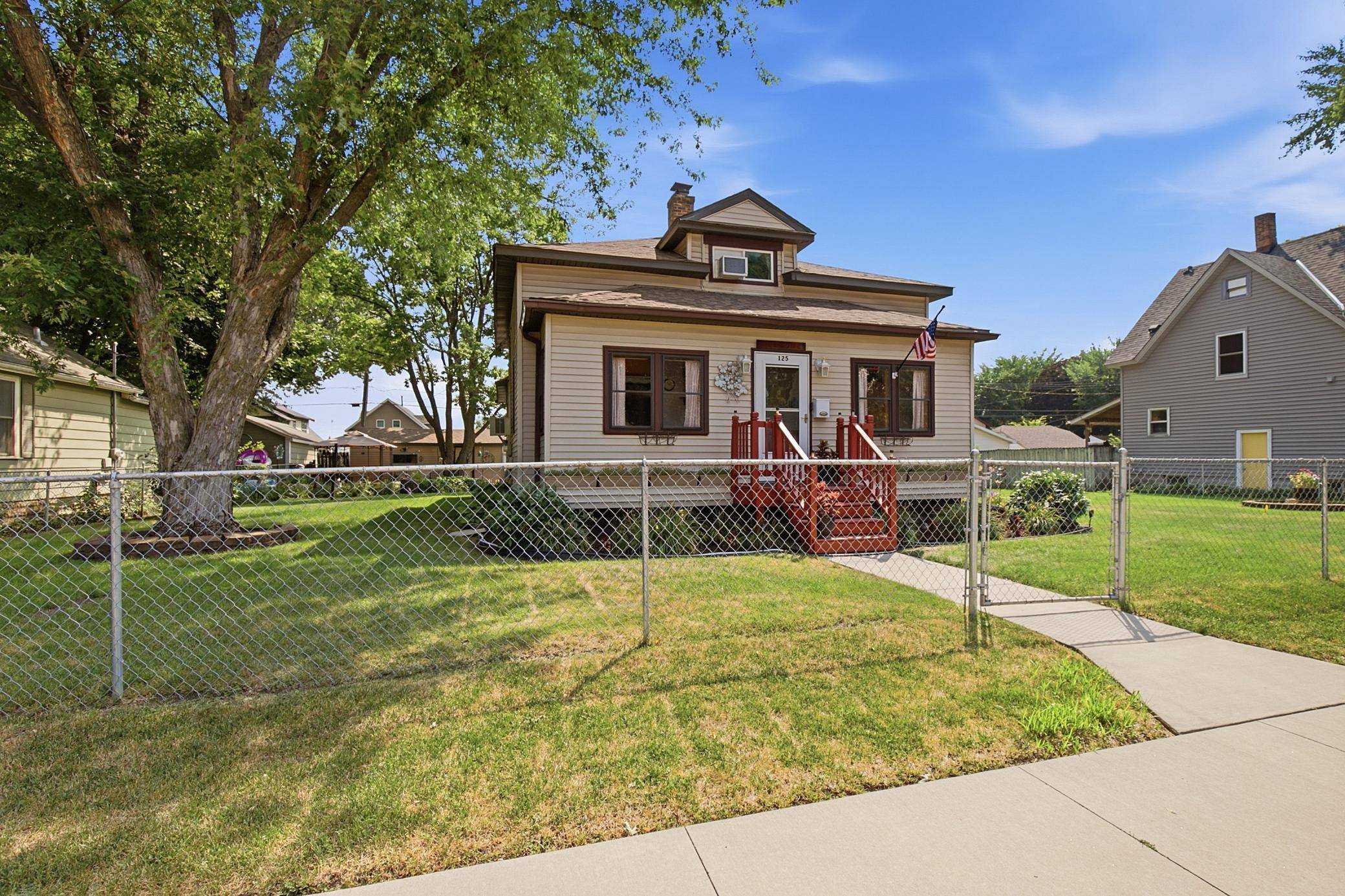 125 3rd AVE S, South Saint Paul, MN 55075
