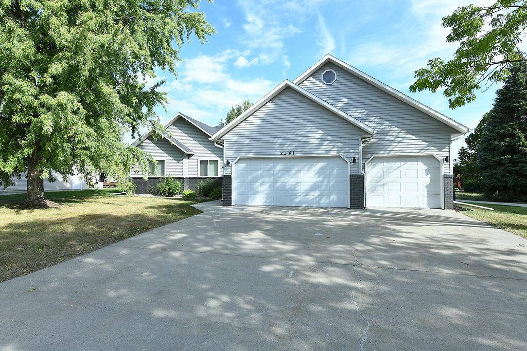 2541 S 26th AVE S, Fargo, ND 58103