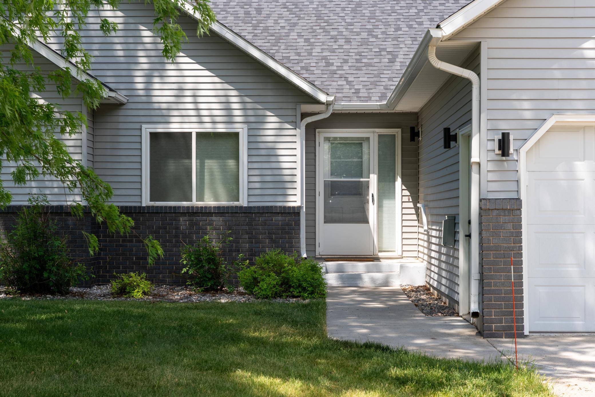 2541 S 26th AVE S, Fargo, ND 58103