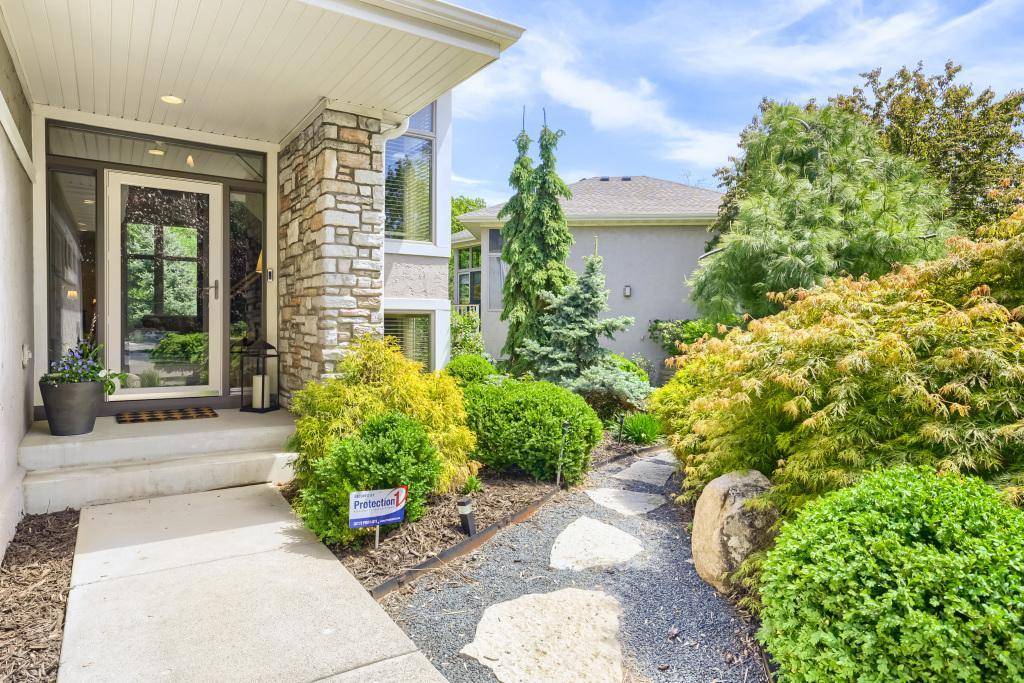 1340 Waterford DR, Golden Valley, MN 55422