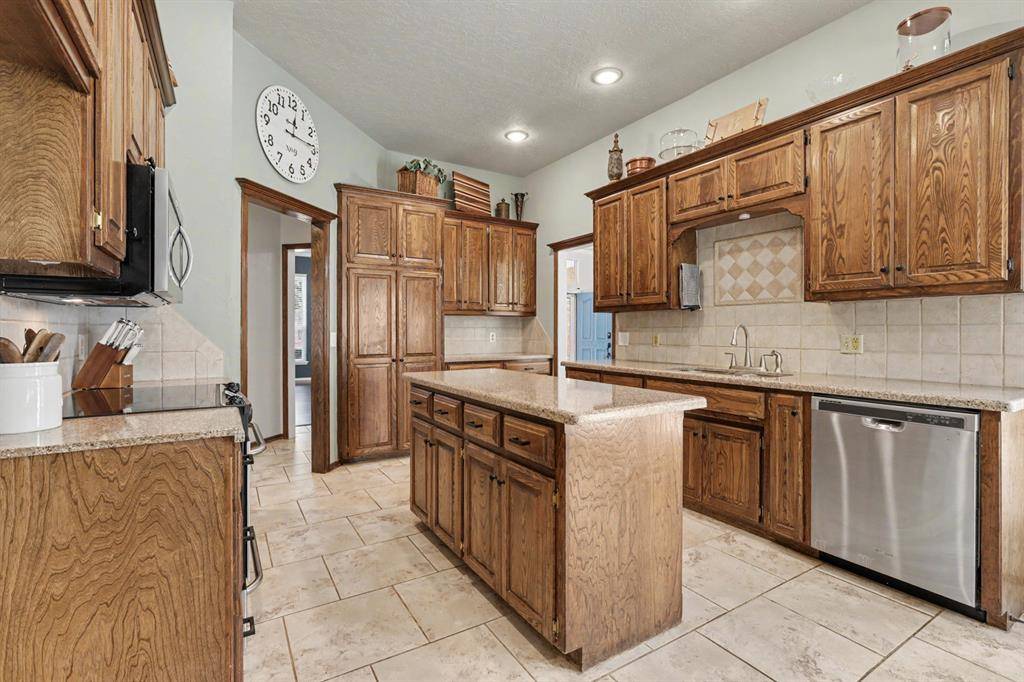 501 Copperfield DR, Edmond, OK 73003