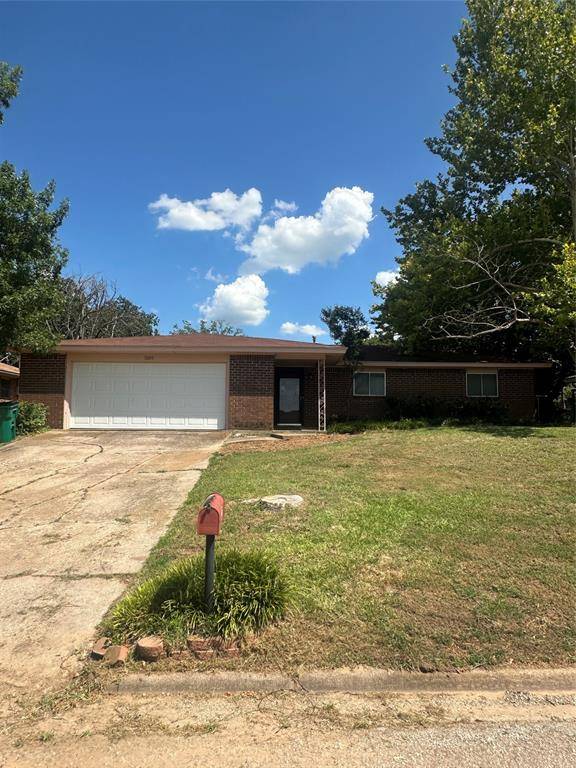 1507 N Matthews Street, Bowie, TX 76230