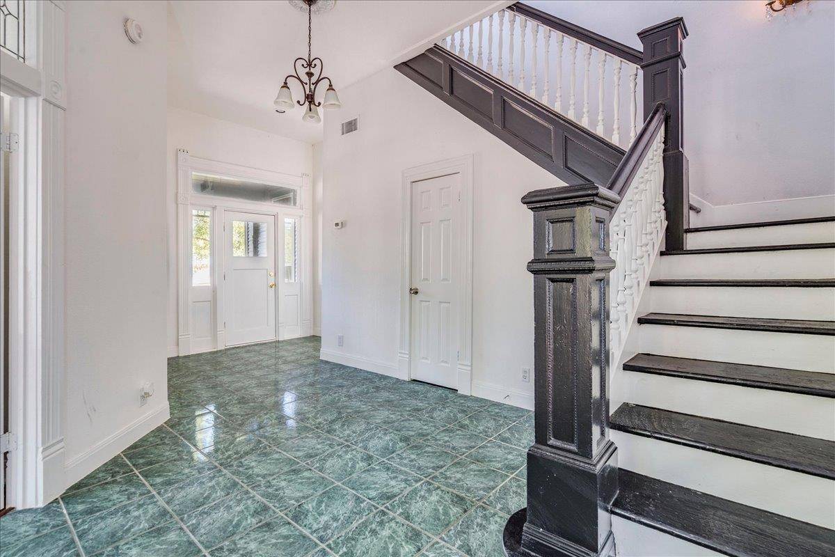 302 N Fm 1660 HWY, Hutto, TX 78634