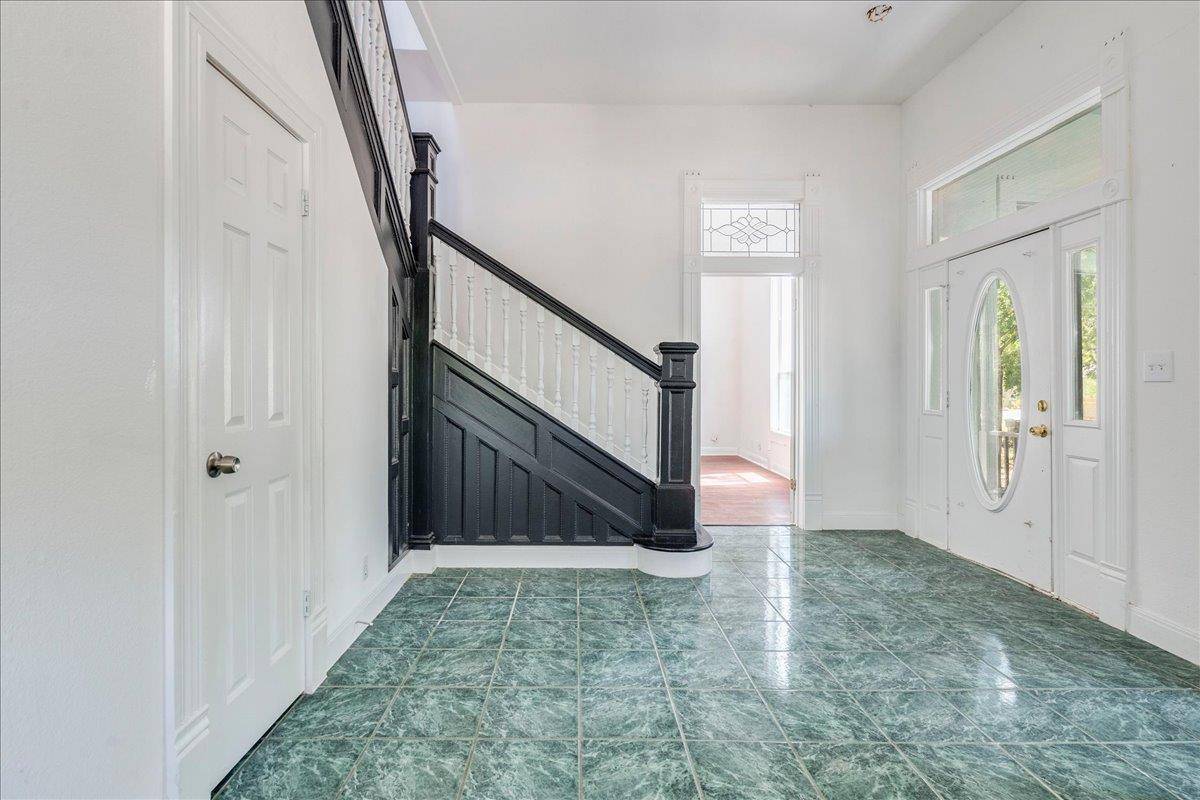 302 N Fm 1660 HWY, Hutto, TX 78634