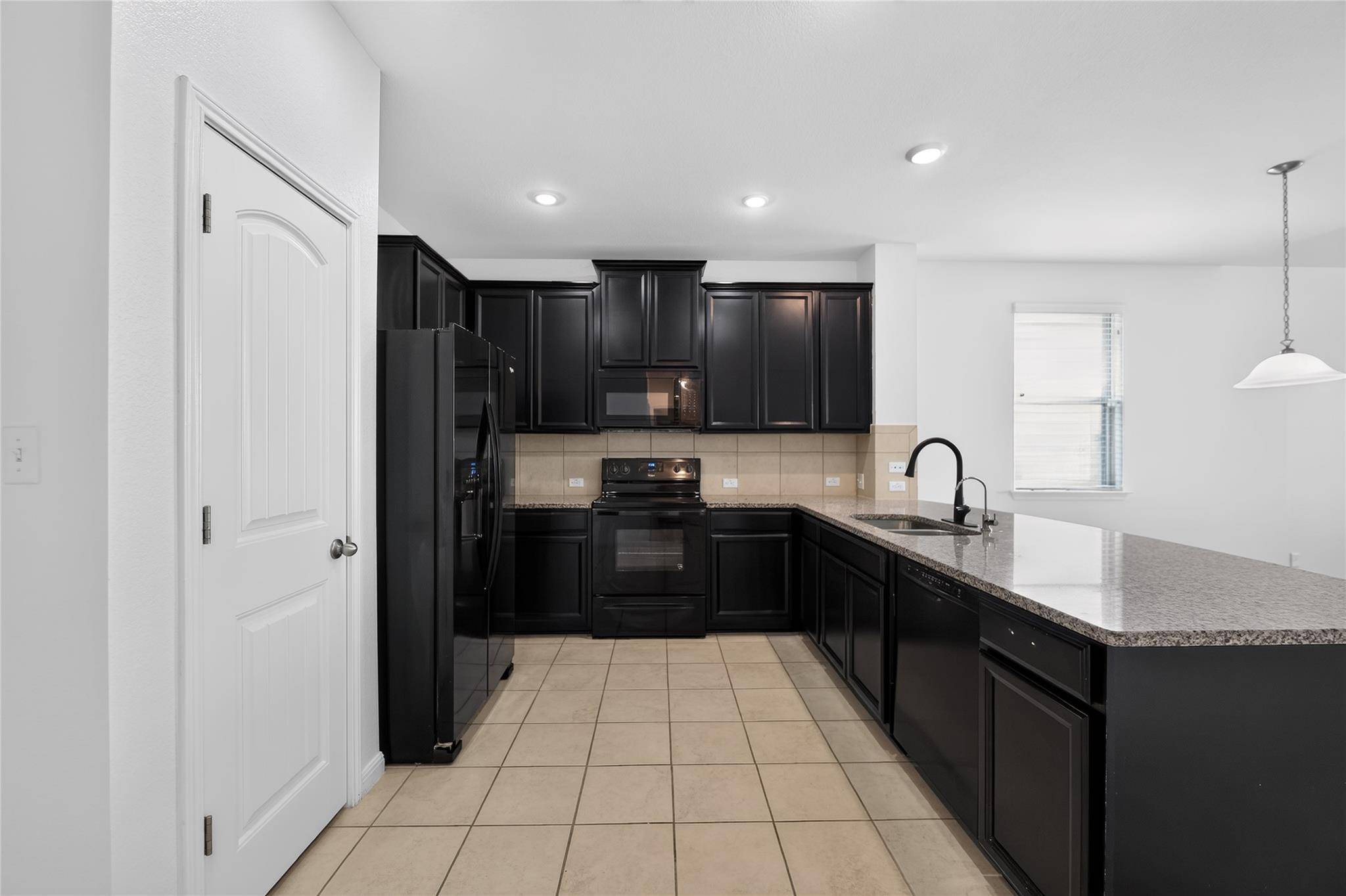 209 Evening Dusk DR, Kyle, TX 78640