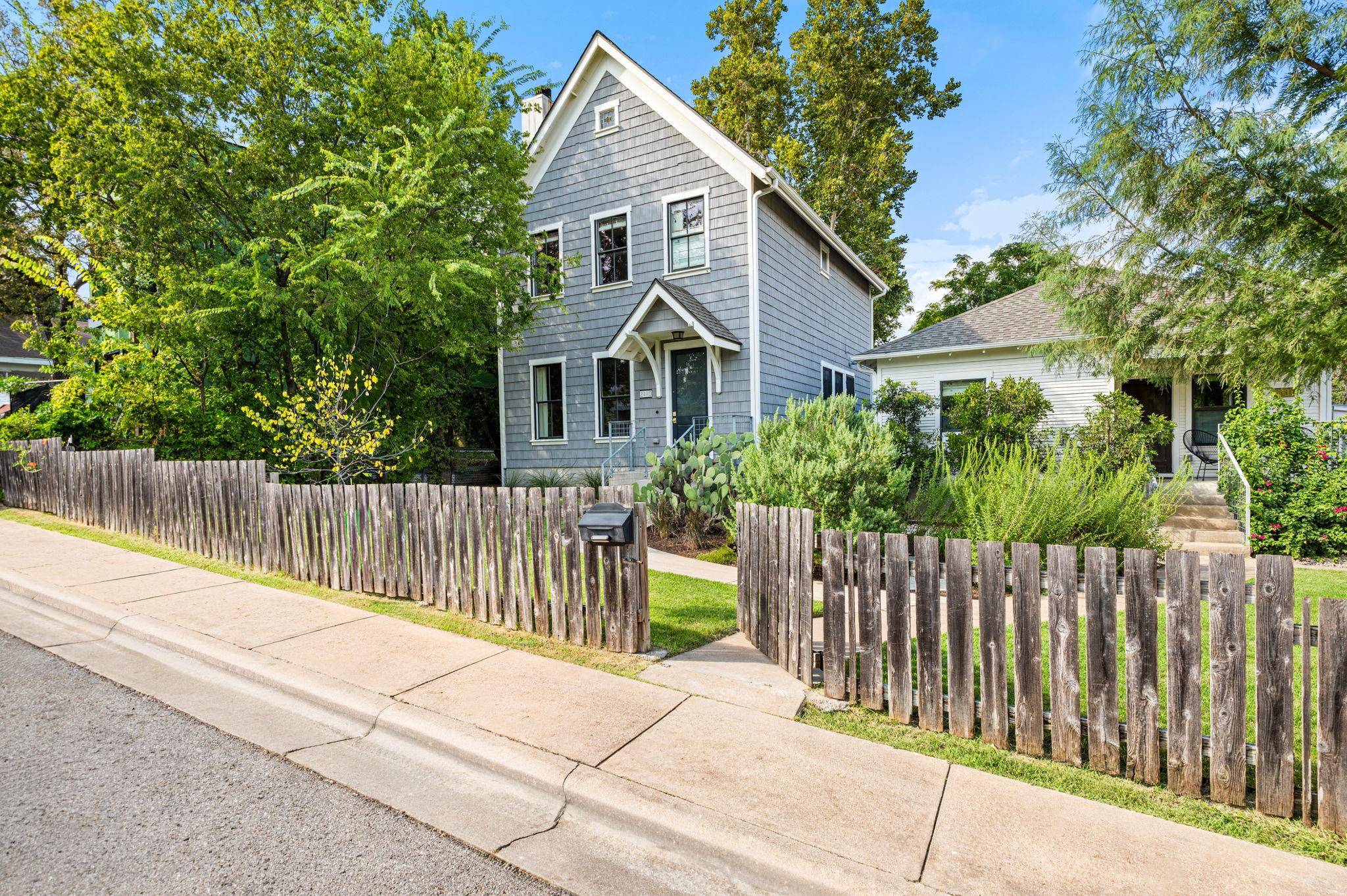 2110 E 9th ST, Austin, TX 78702