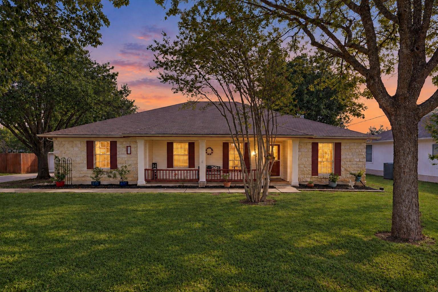 510 Maybrook DR, Buda, TX 78610