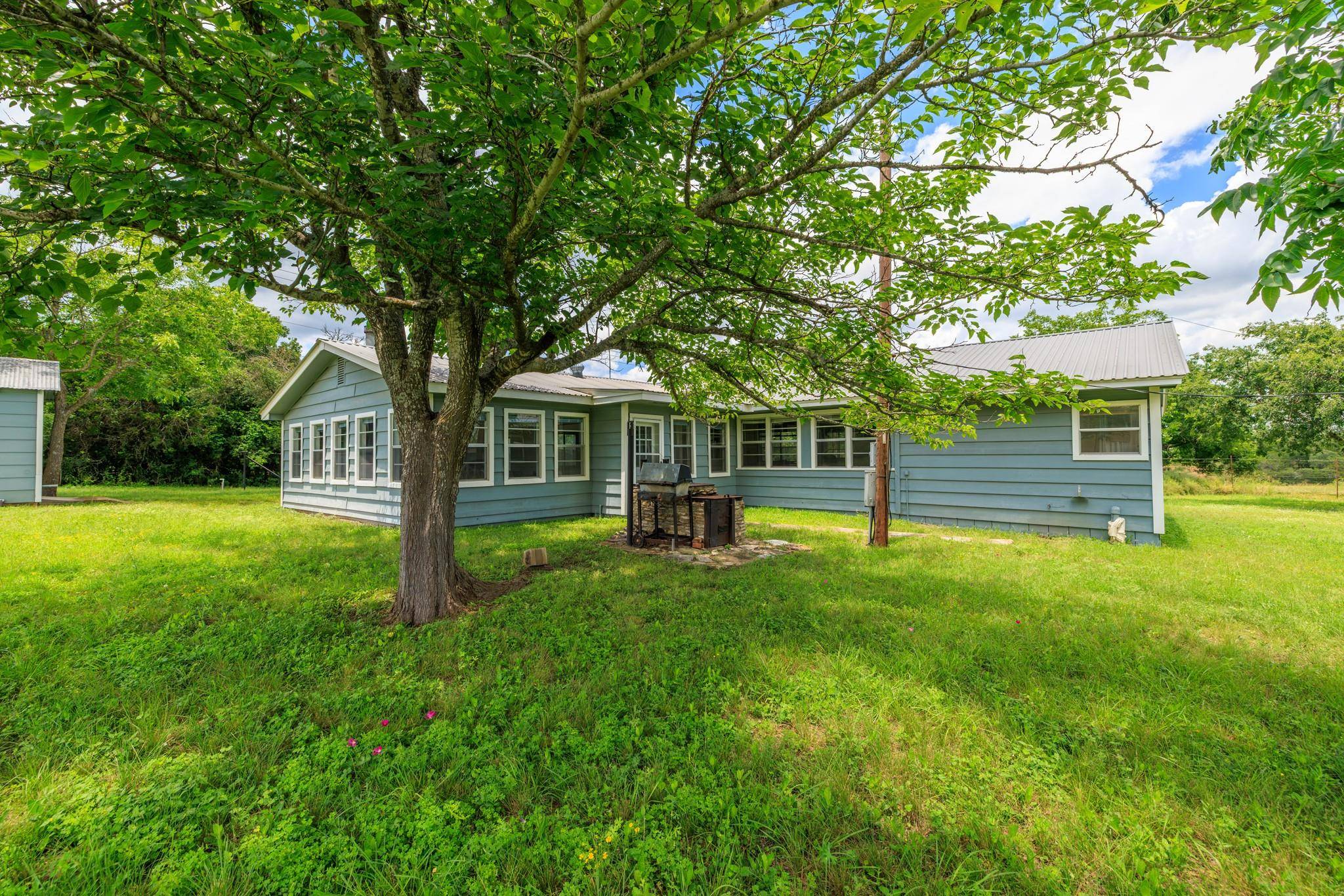 341 River View RD, Fredericksburg, TX 78624