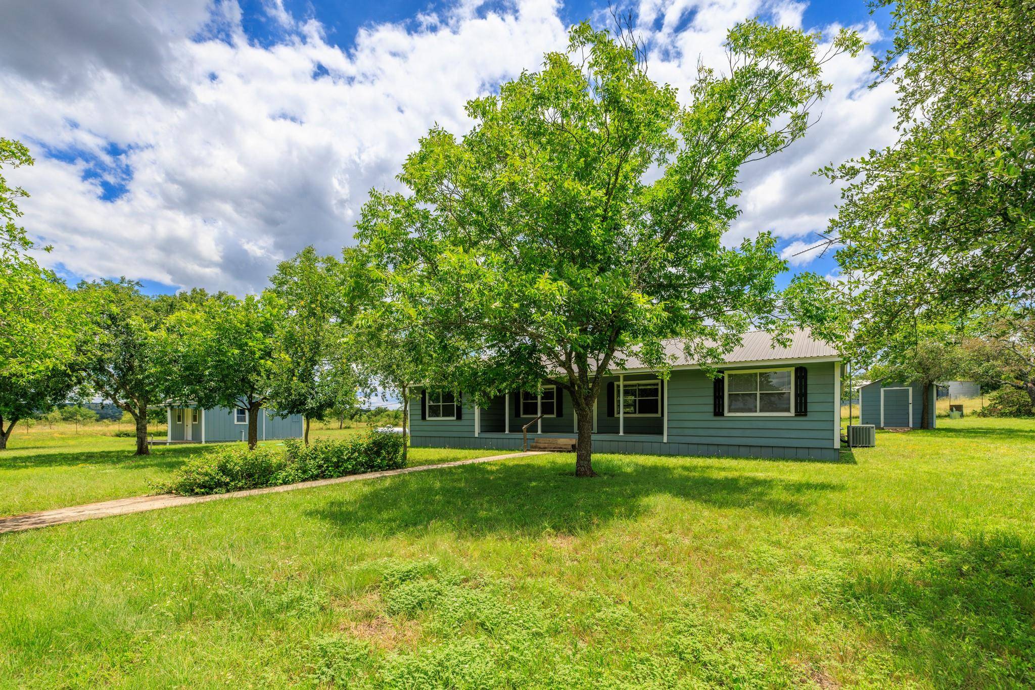 341 River View RD, Fredericksburg, TX 78624