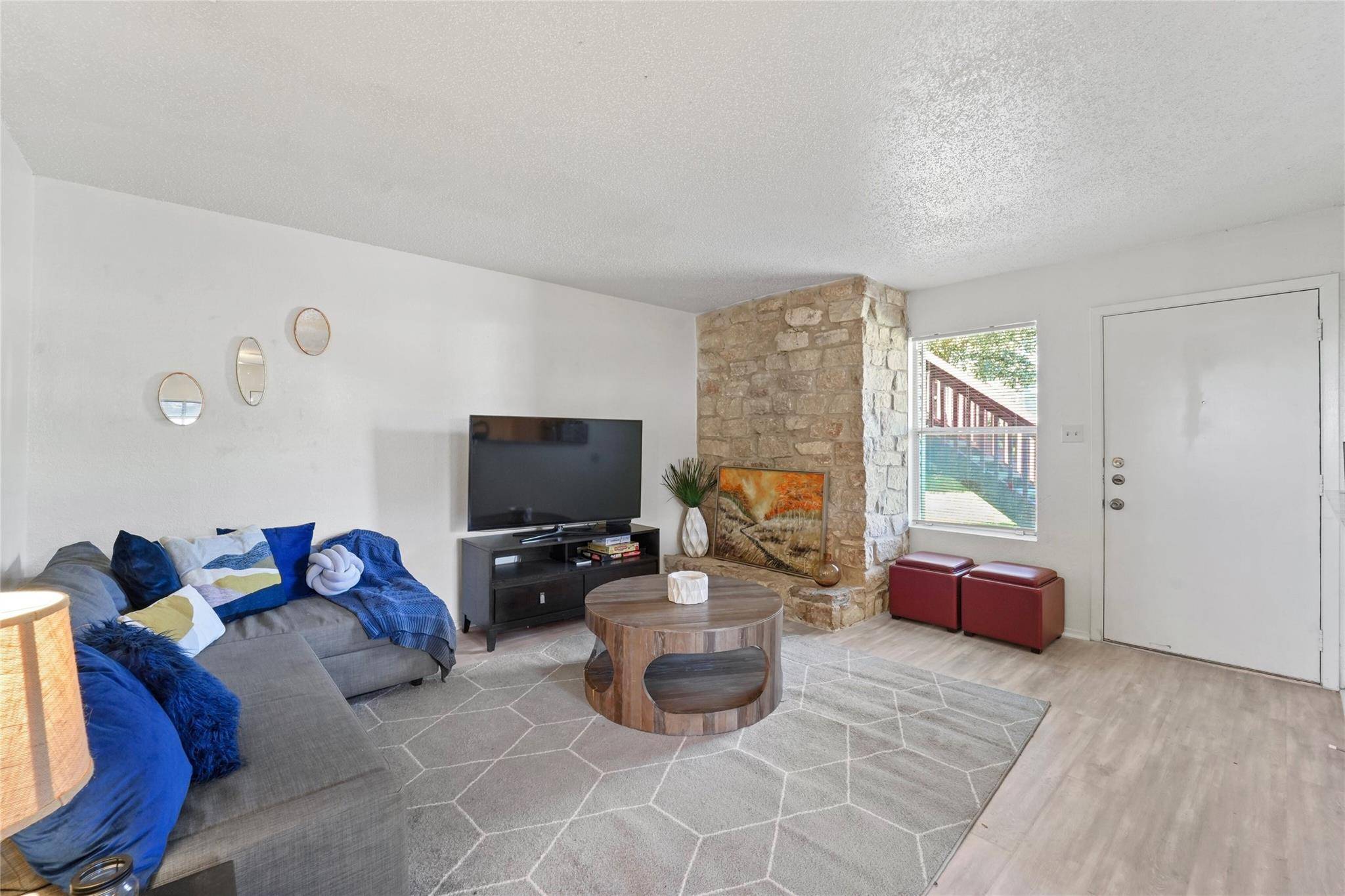 823 Taulbee LN #A, Austin, TX 78757