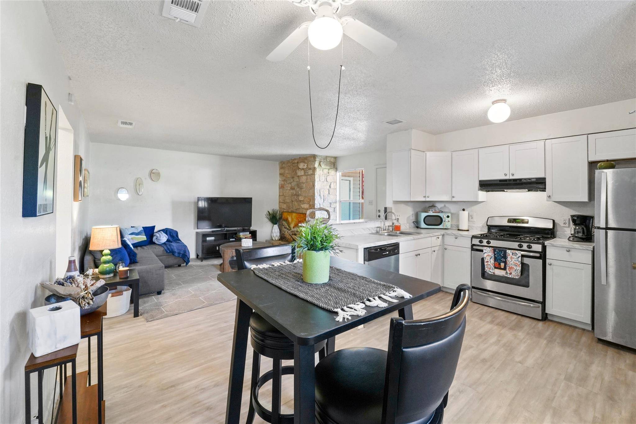 823 Taulbee LN #A, Austin, TX 78757