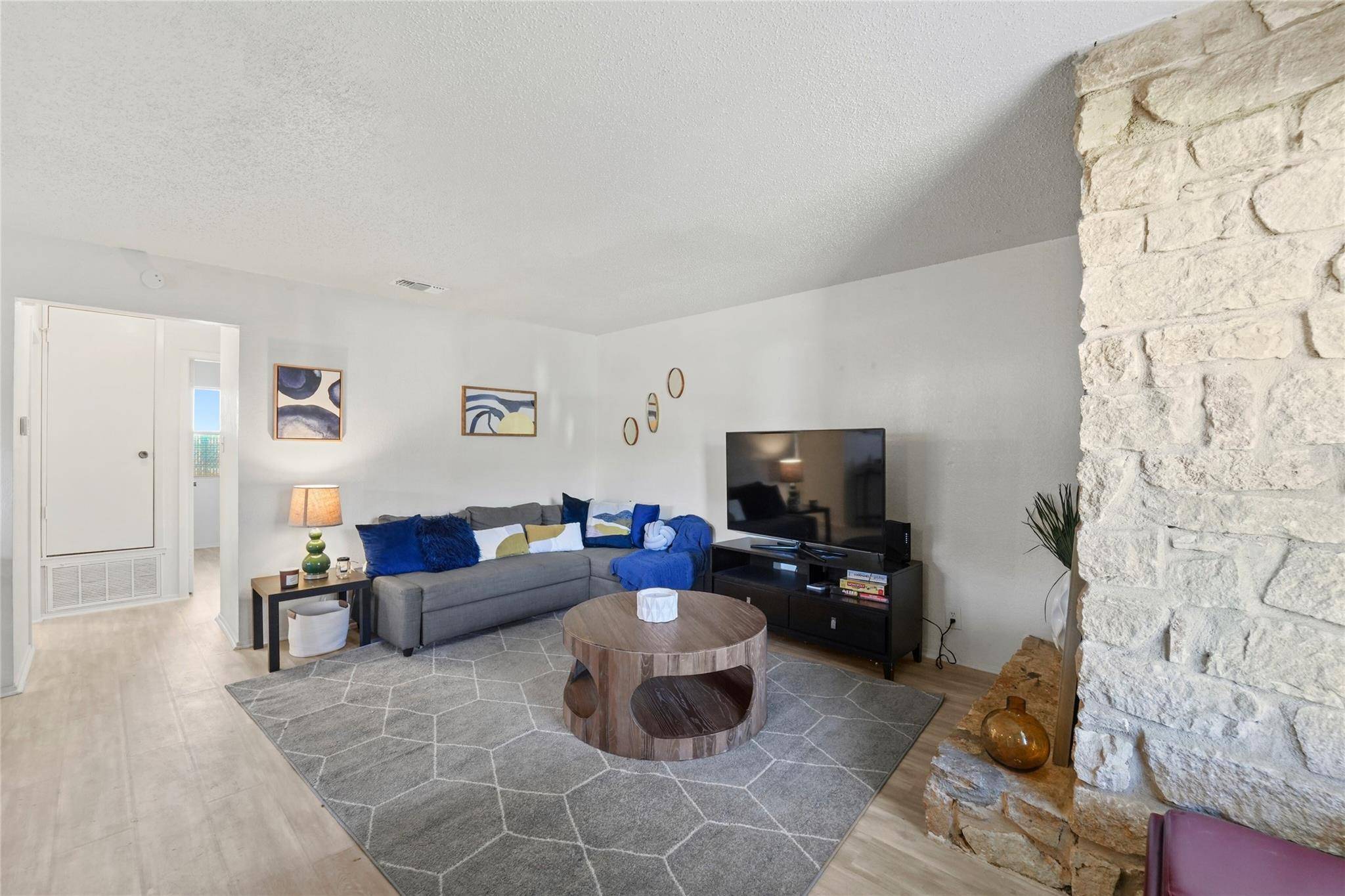 823 Taulbee LN #A, Austin, TX 78757