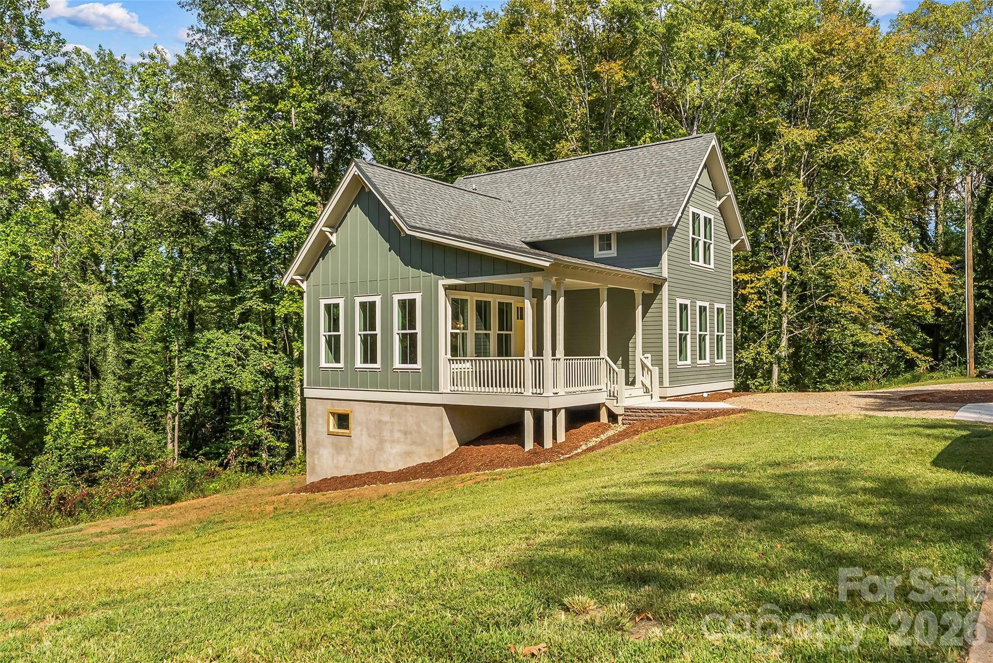 114 Walker ST, Morganton, NC 28655