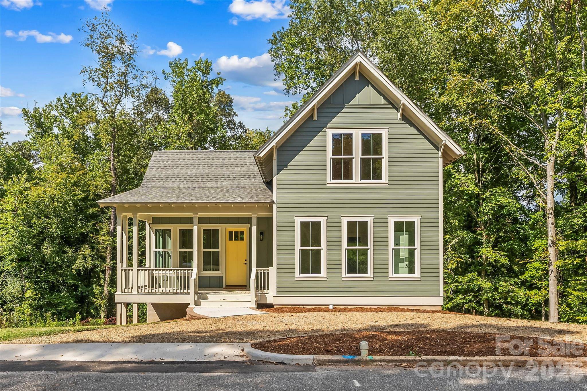 114 Walker ST, Morganton, NC 28655