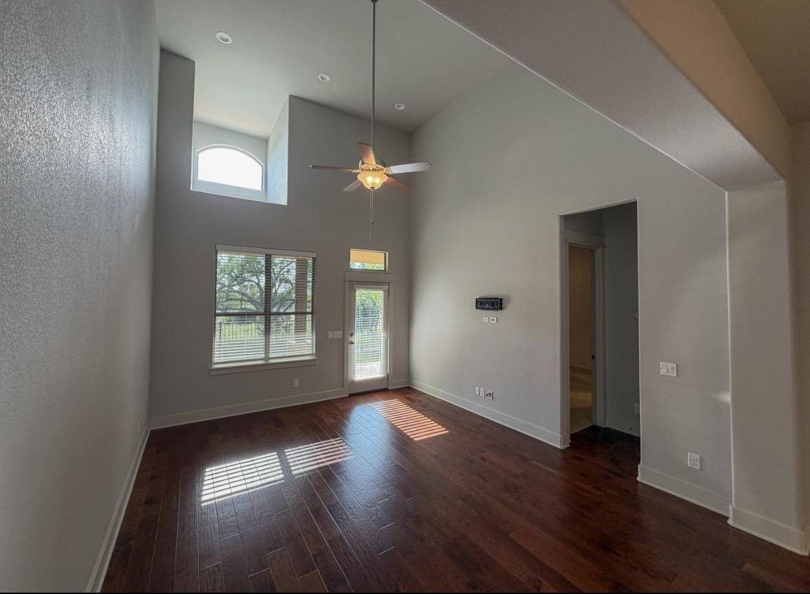 108 Tuscan DR, Horseshoe Bay, TX 78657