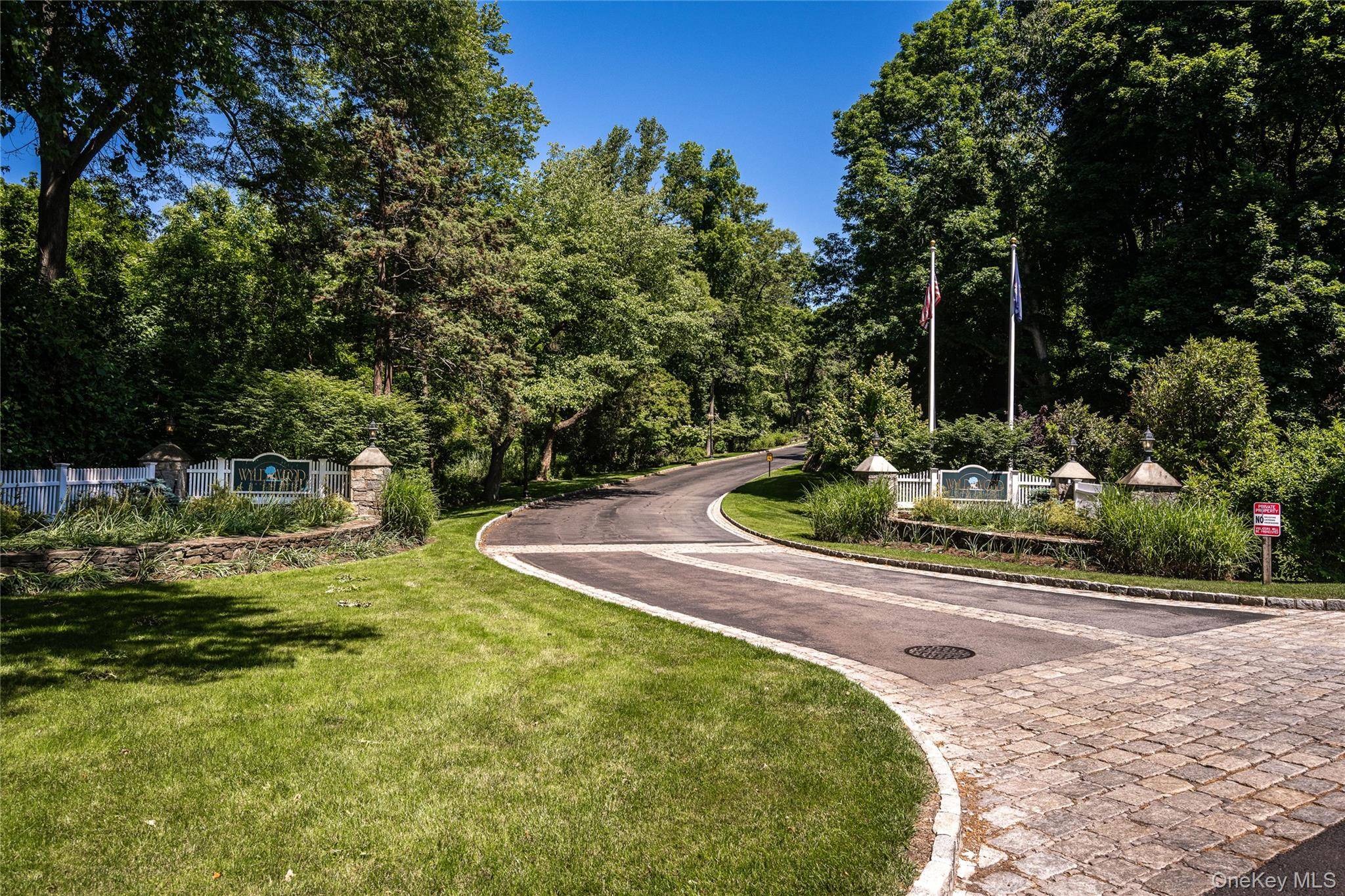 40 Trailhead LN, Tarrytown, NY 10591