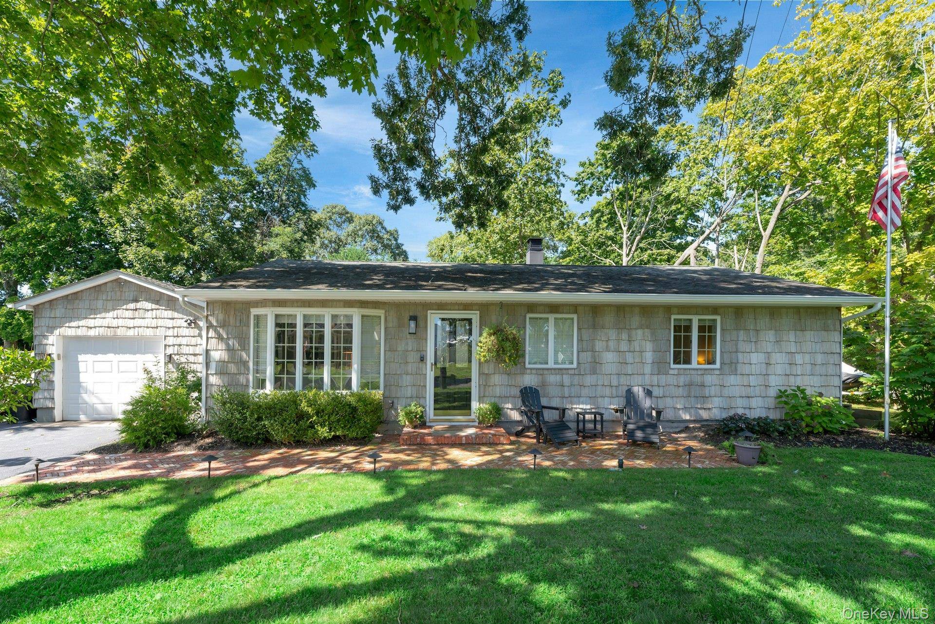 58 Reeves RD, Center Moriches, NY 11934