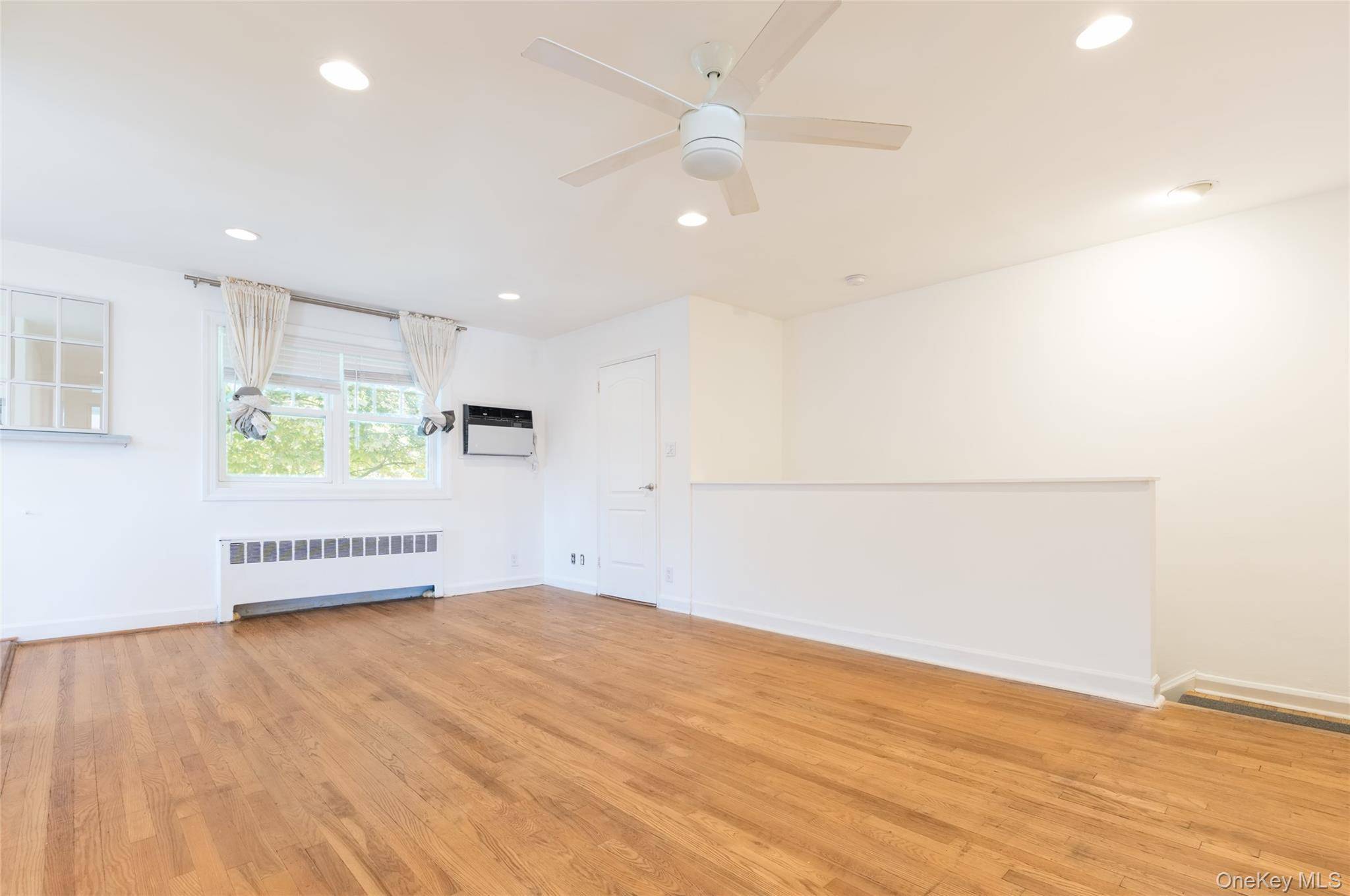 22630 Kingsbury AVE #B, Bayside, NY 11364
