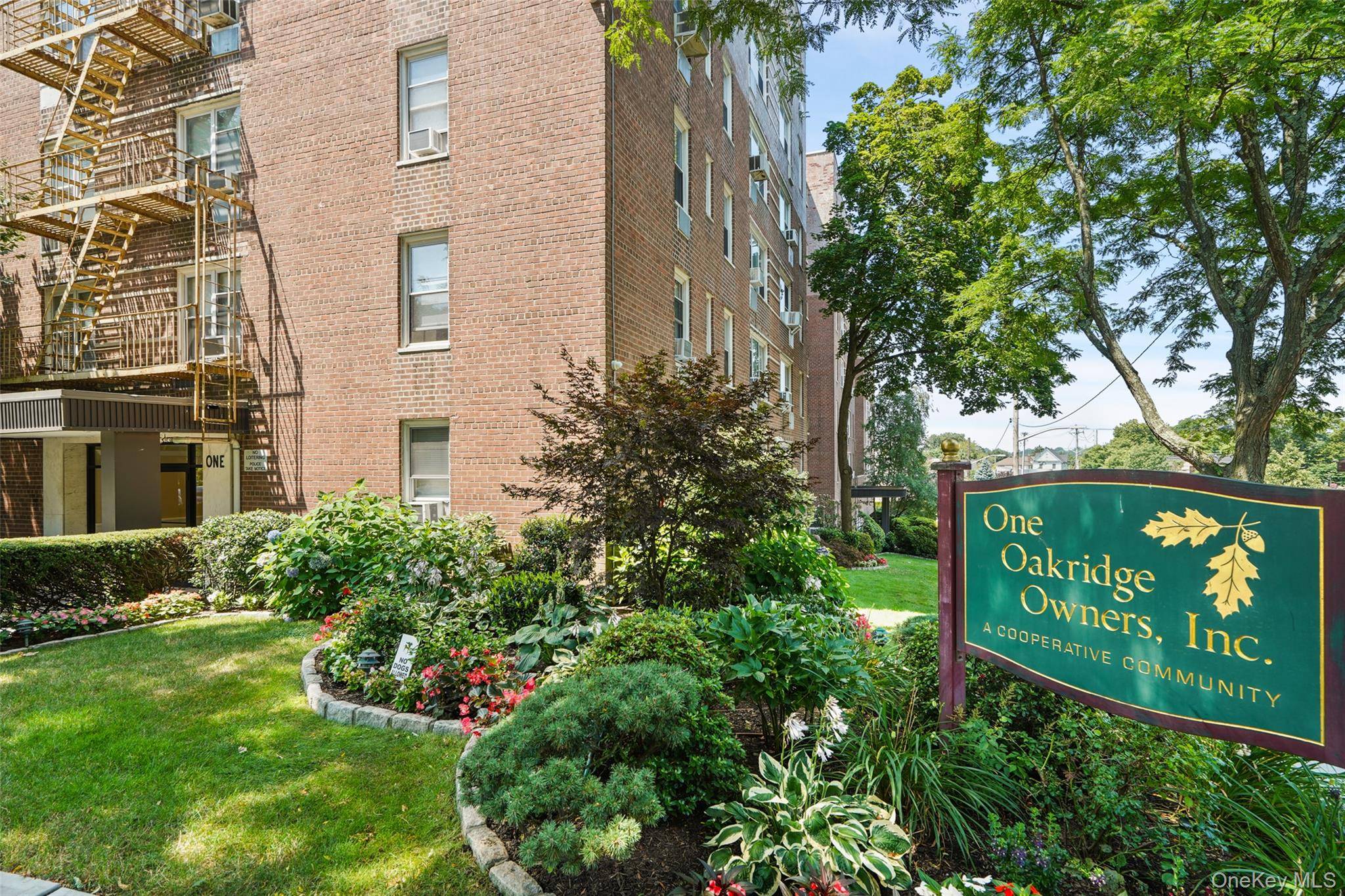1 Oakridge Place #4L, Eastchester, NY 10709