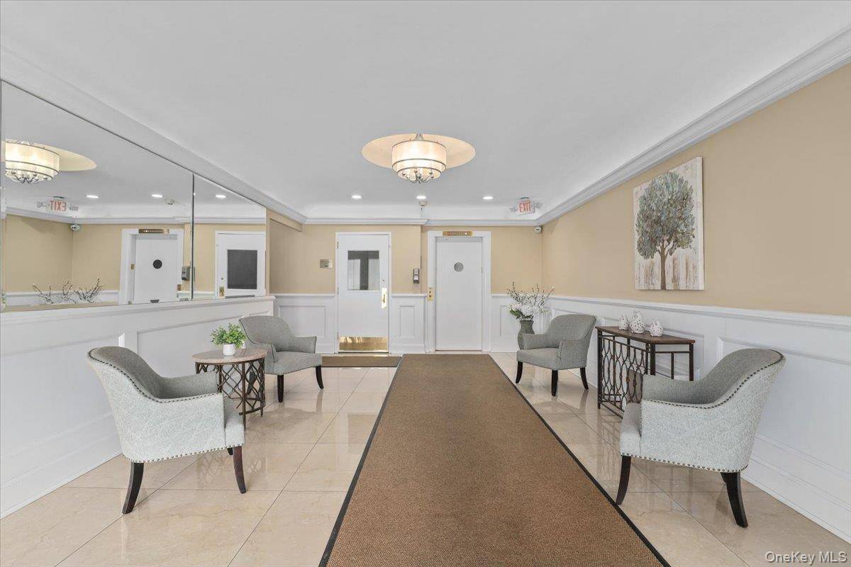 1 Oakridge Place #4L, Eastchester, NY 10709