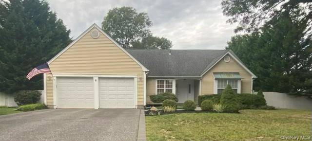 6 Royal DR, Coram, NY 11727