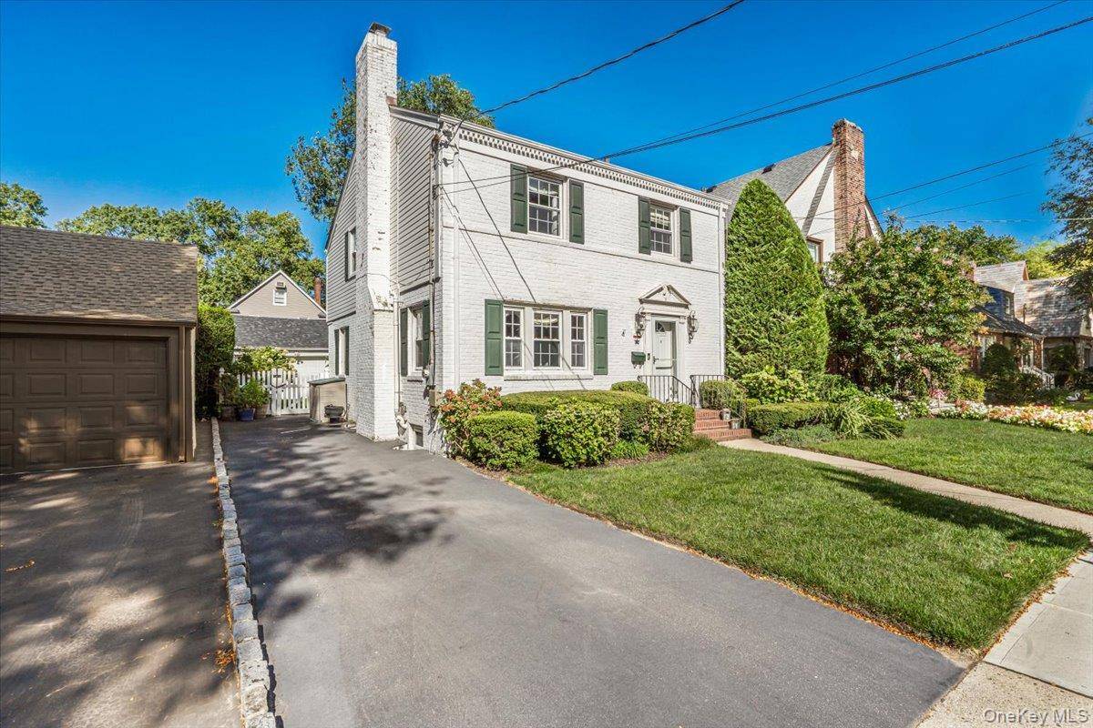 5 Ash ST, Floral Park, NY 11001