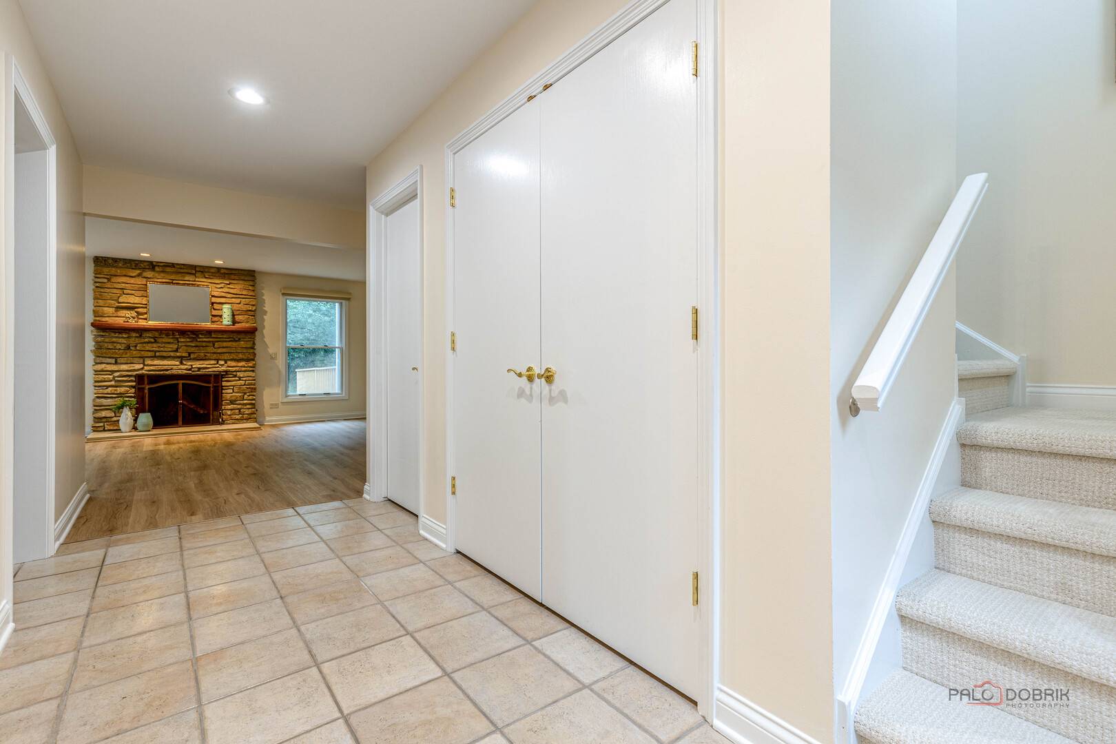 10 Newcastle LN, Lincolnshire, IL 60069