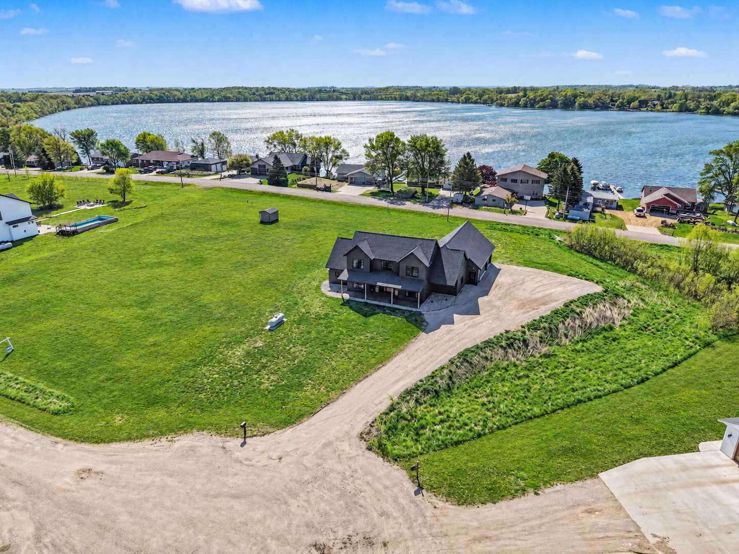 19347 Lake Volney CIR, Le Center, MN 56057