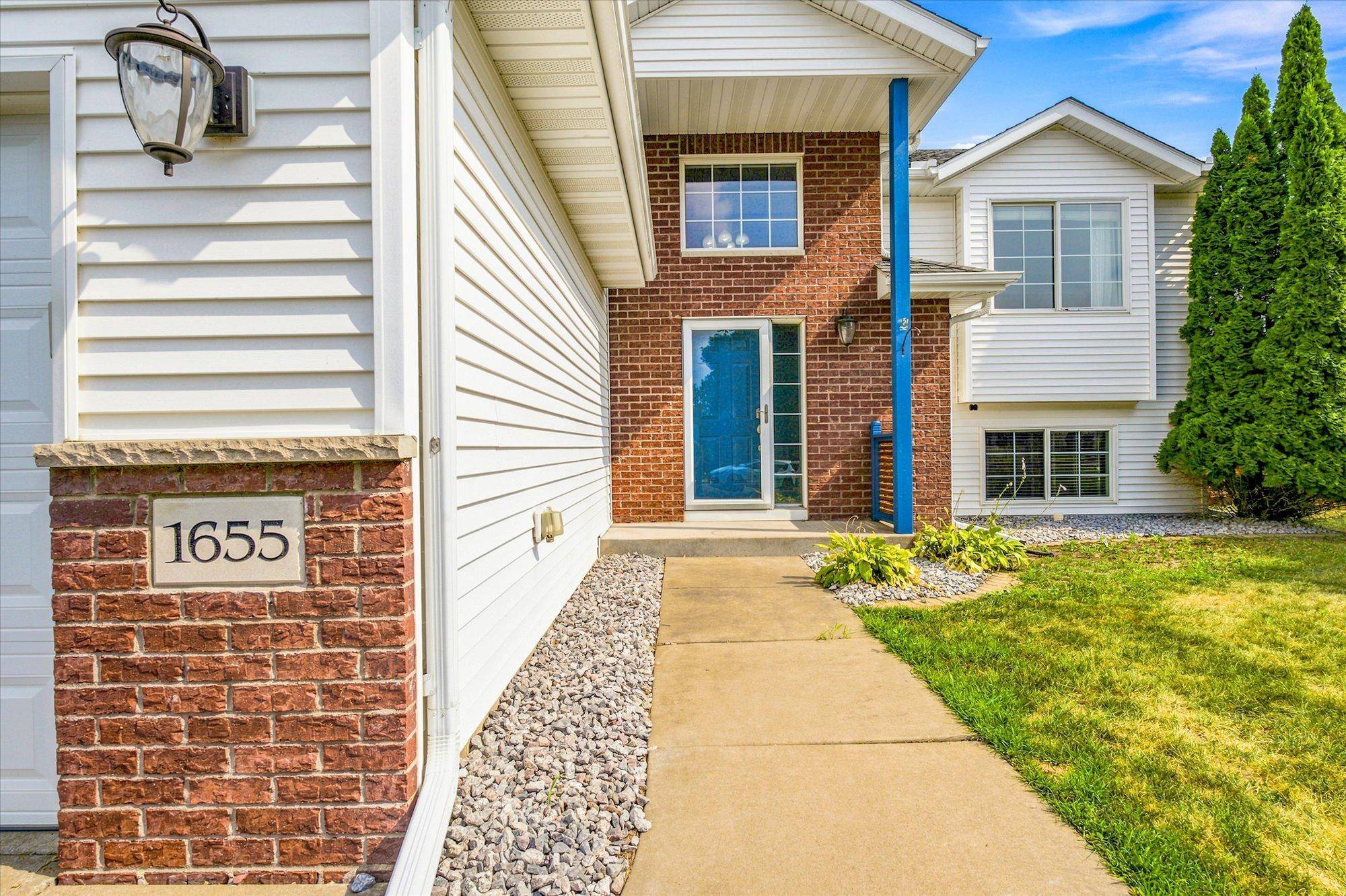 1655 10th AVE SE, Cambridge, MN 55008