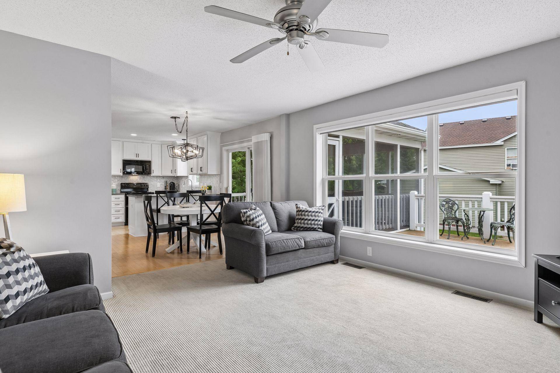 957 Lake Ridge Bay, Woodbury, MN 55129