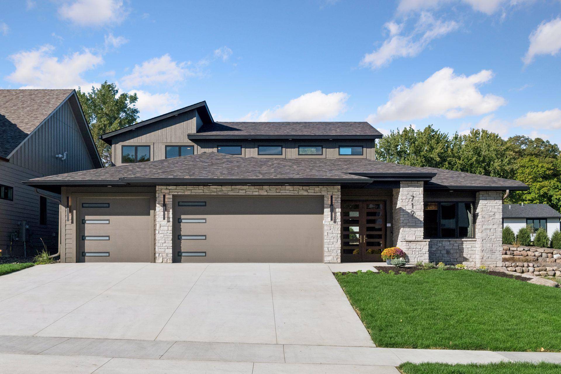 719 Ensconced WAY, Chaska, MN 55318