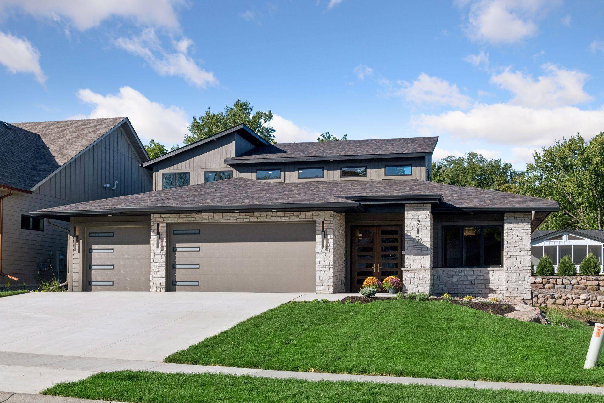 719 Ensconced WAY, Chaska, MN 55318