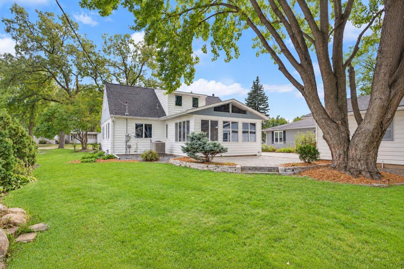 404 15th ST W, Hastings, MN 55033