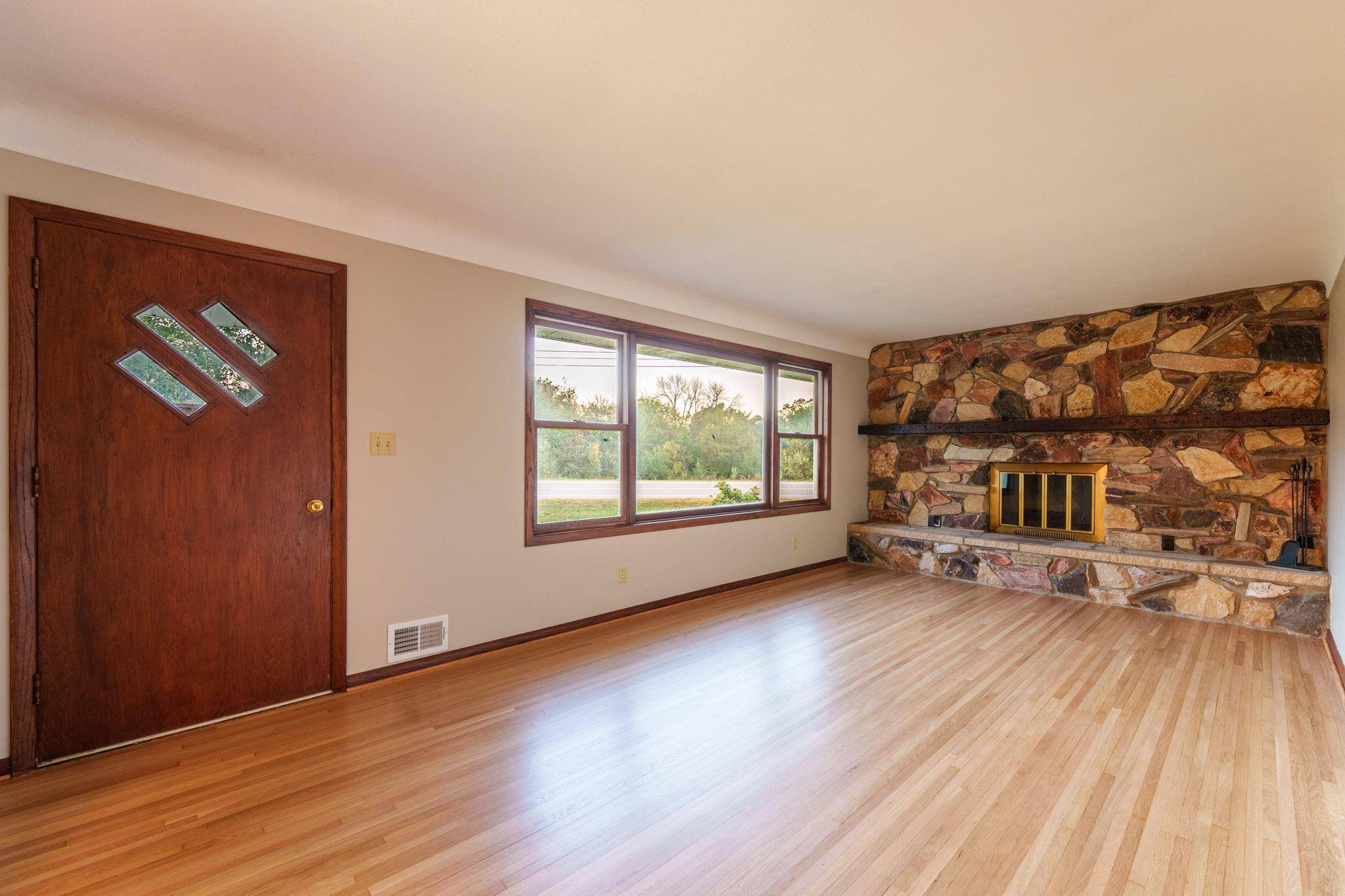327 Pine ST, Vermillion, MN 55085
