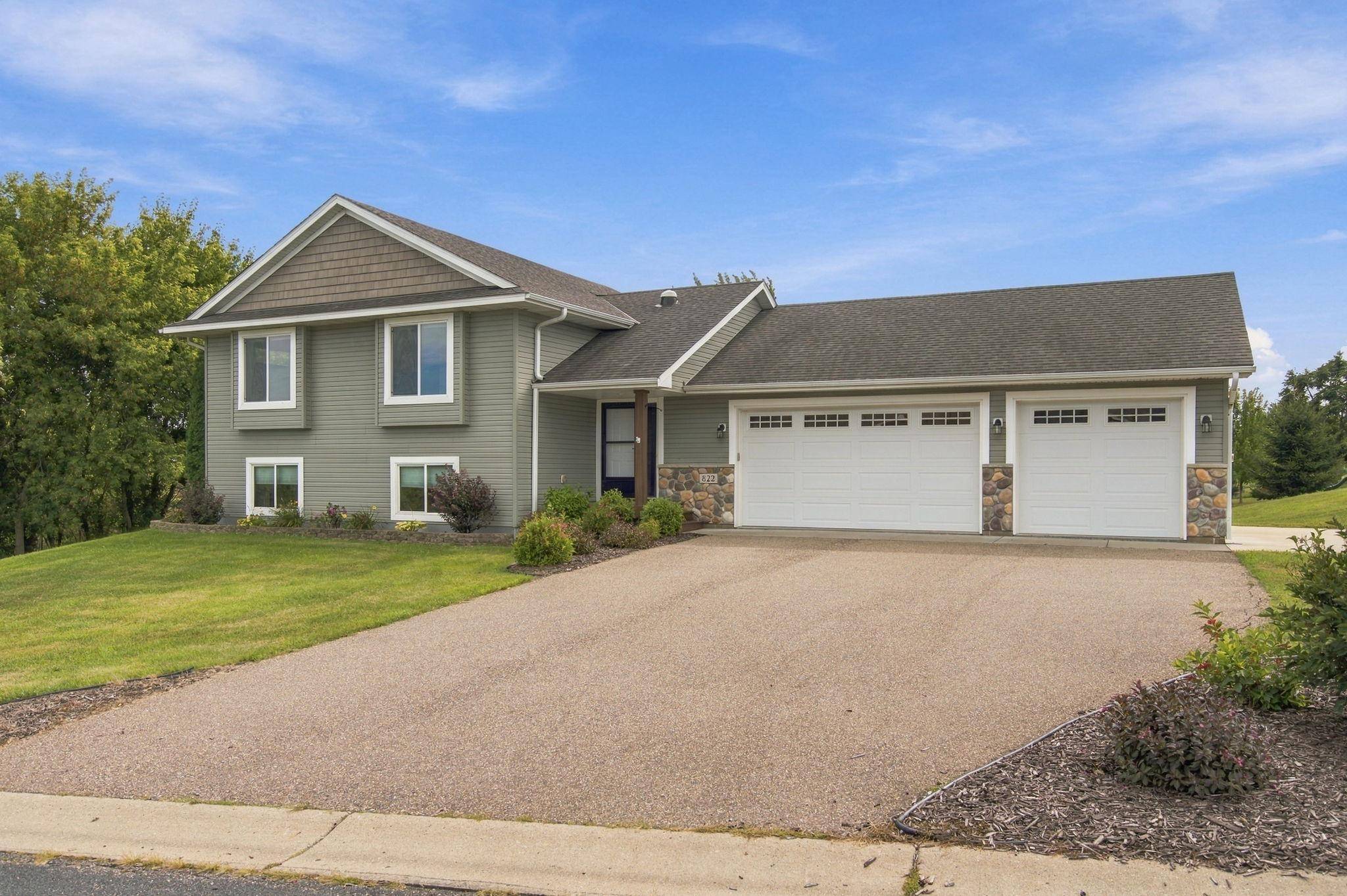822 Deer PATH, Montgomery, MN 56069