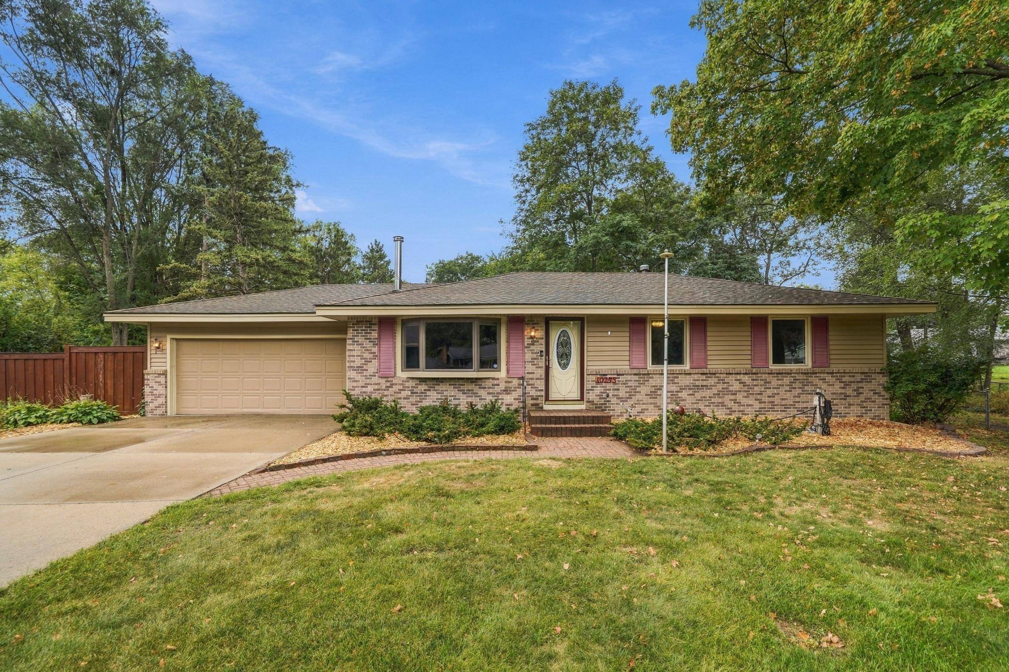 10248 Washburn CIR S, Bloomington, MN 55431