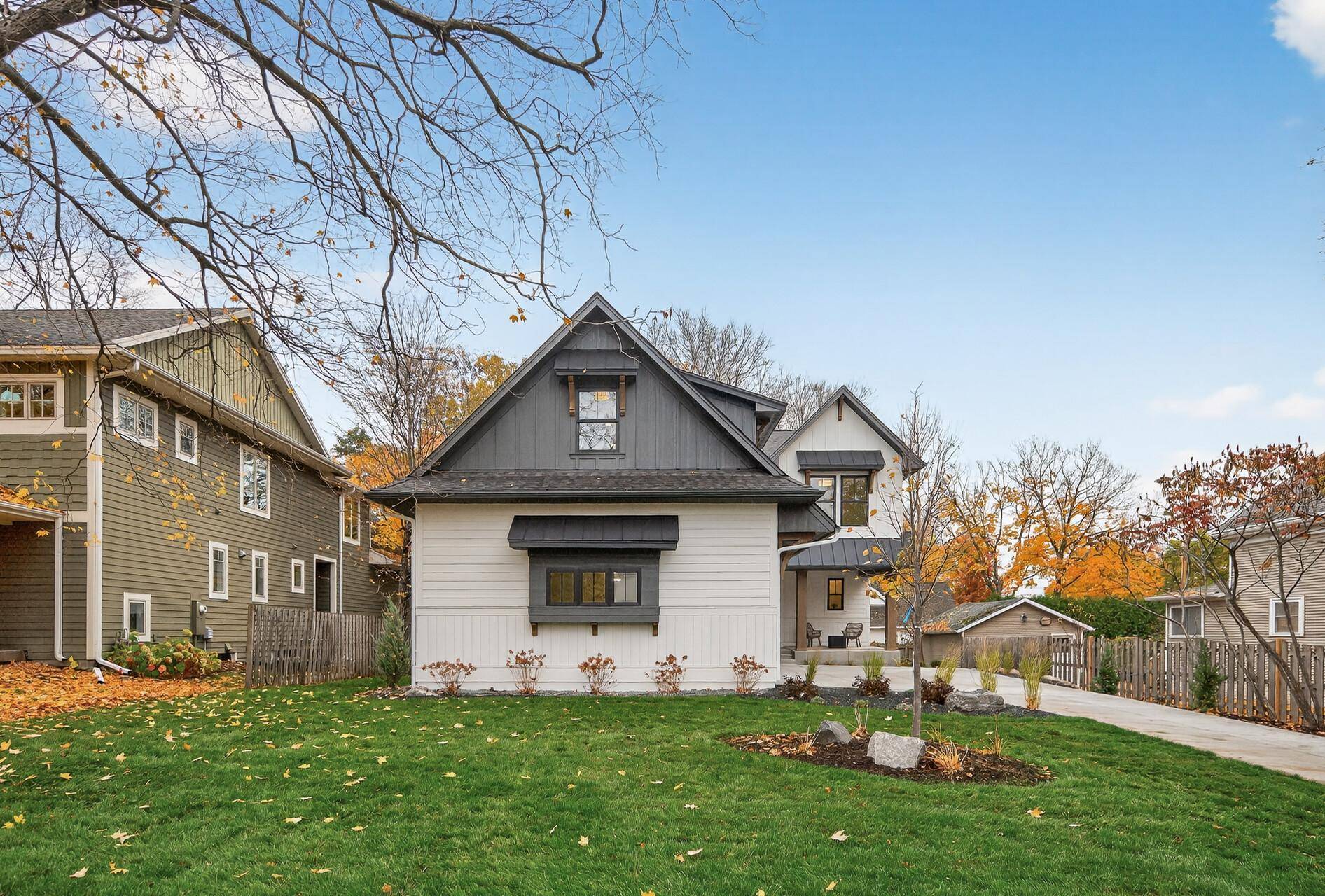 641 Park ST E, Wayzata, MN 55391