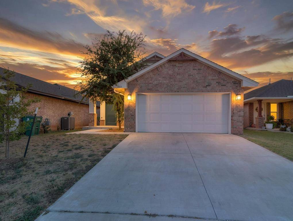 1301 Harvest TRL, Yukon, OK 73099