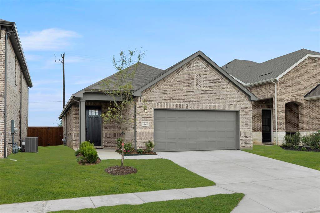 5925 Laurel Lake Lane, Pilot Point, TX 76258