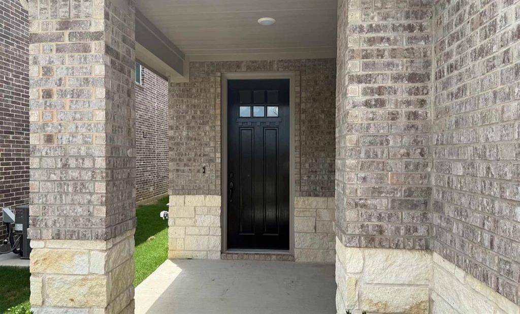 5915 Laurel Lake Lane, Pilot Point, TX 76258